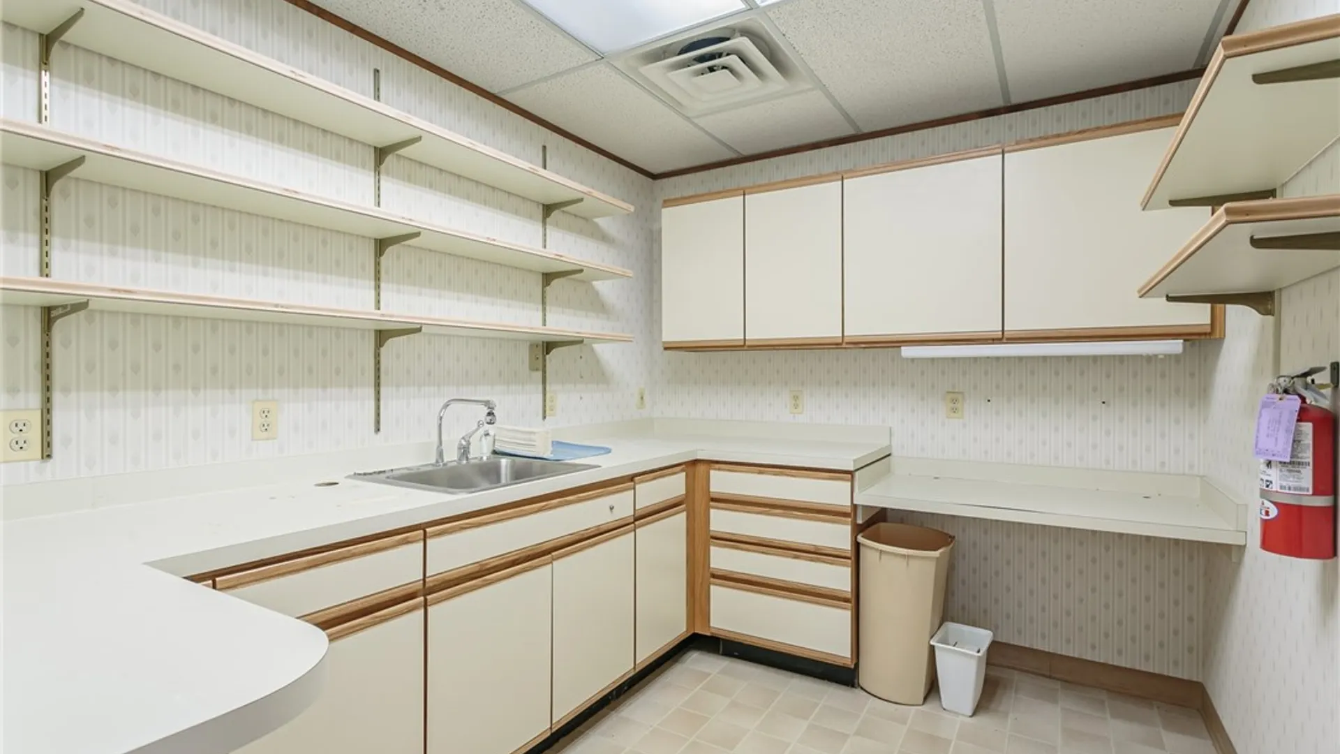 Property at 2005 Lyell Avenue, Gates, NY 14606 18