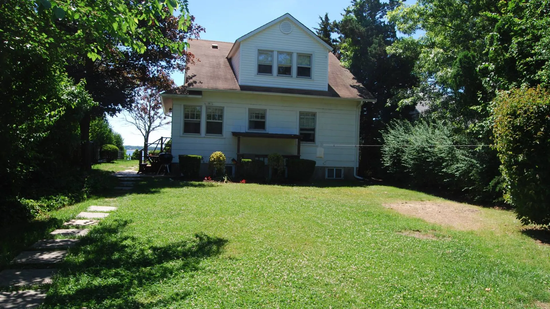 Property at 47 Bayside Ave, Riverhead, NY 11901 12