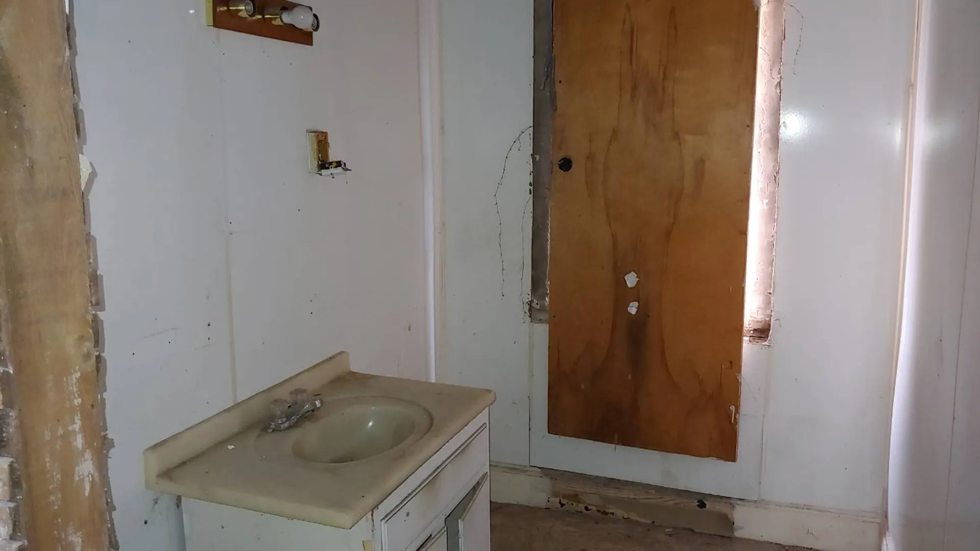 Property at 118-20 Borden Ave, Syracuse, NY 13205 5