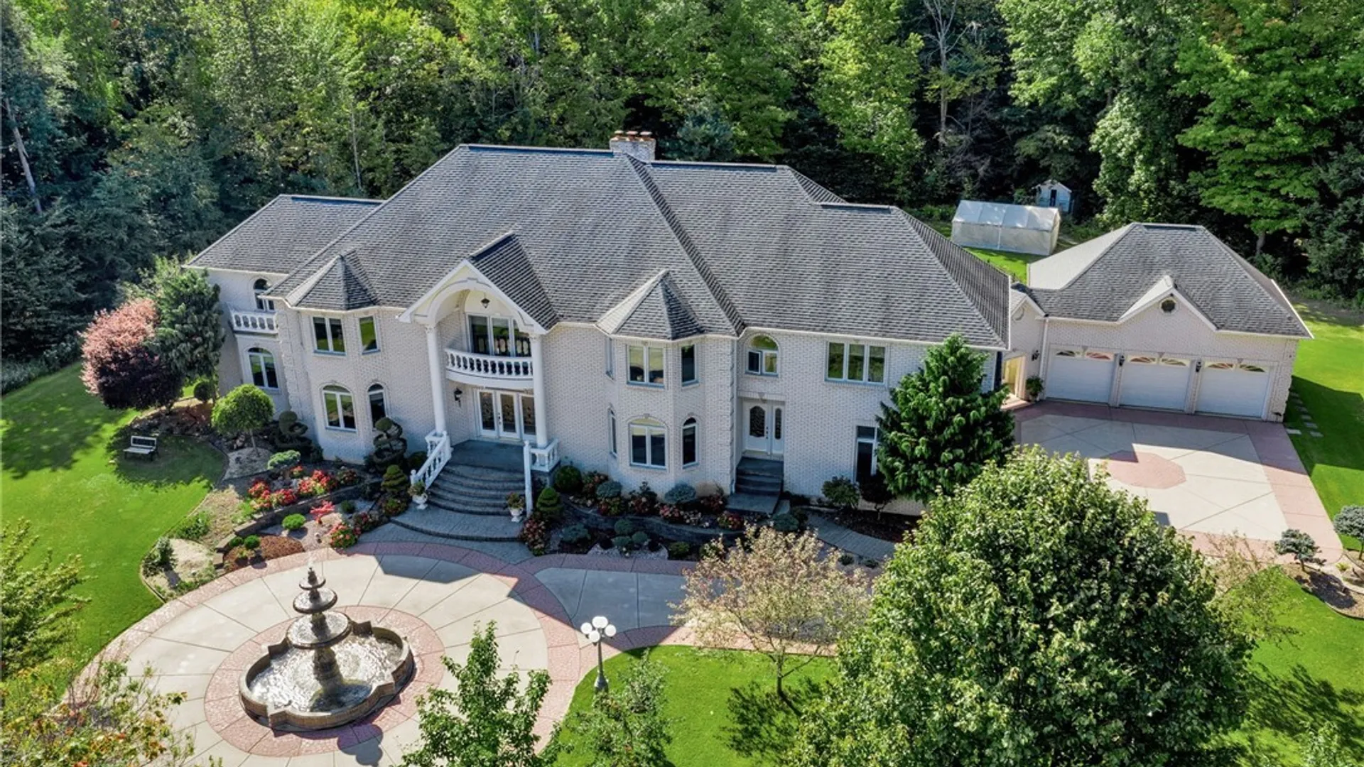 Property at 7 Woodcrest Drive, Aurora, NY 14127 2