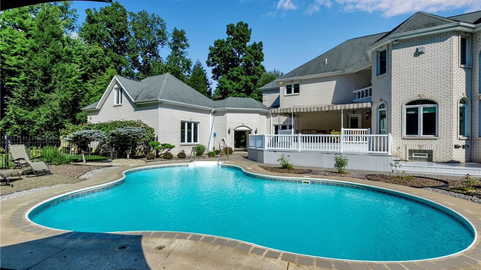 Property at 7 Woodcrest Drive, Aurora, NY 14127 44