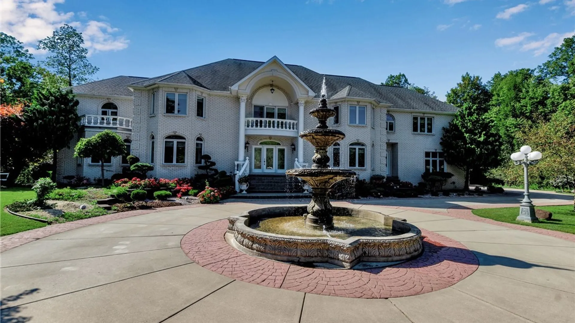 Property at 7 Woodcrest Drive, Aurora, NY 14127 5