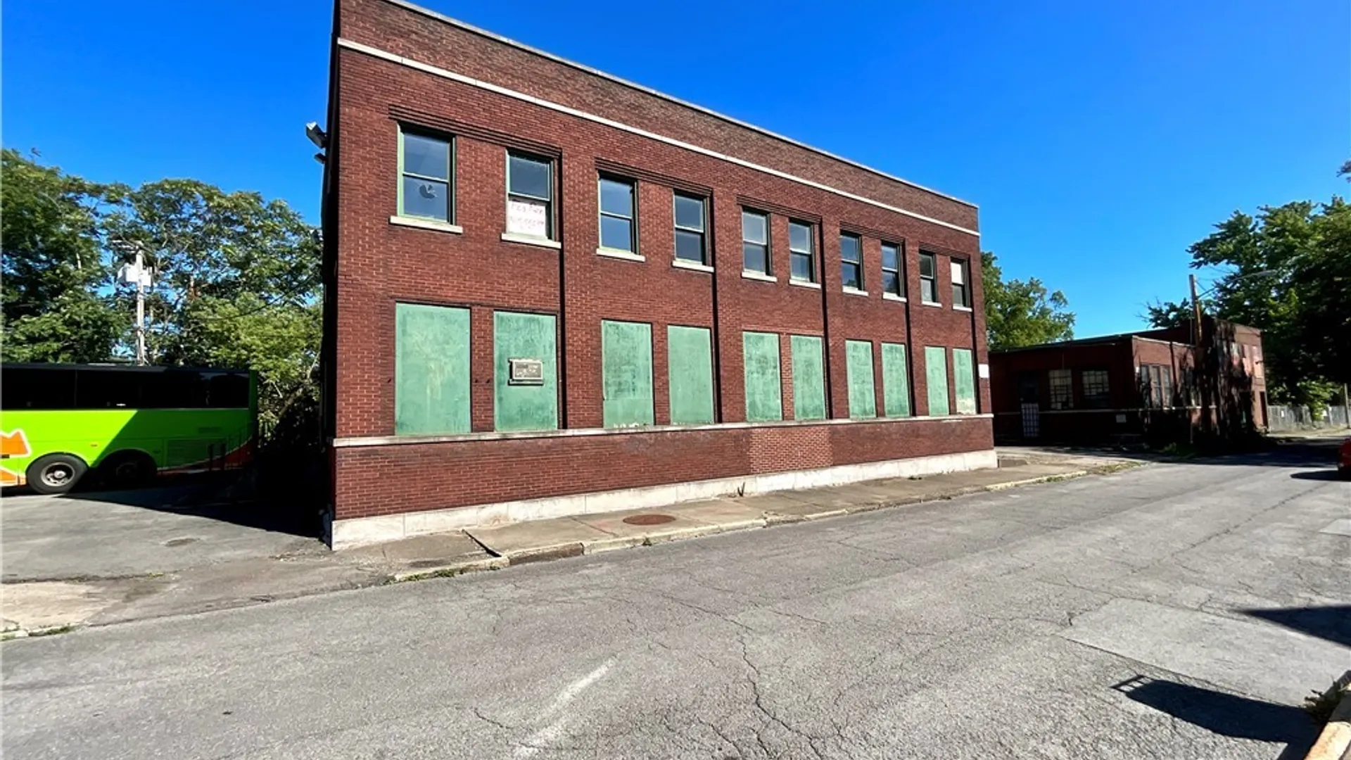 Property at 561 8th Street, Niagara Falls, NY 14301 4