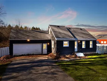 8725 Caughdenoy Road, Clay, NY 13041