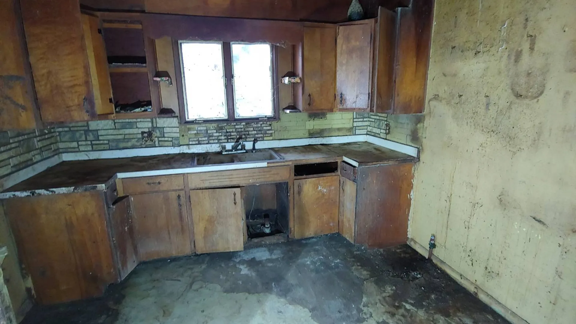 Property at 121 Borden Ave, Syracuse, NY 13205 10