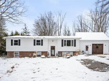 Property at 24 Pratt Road, Manchester, NY 14504