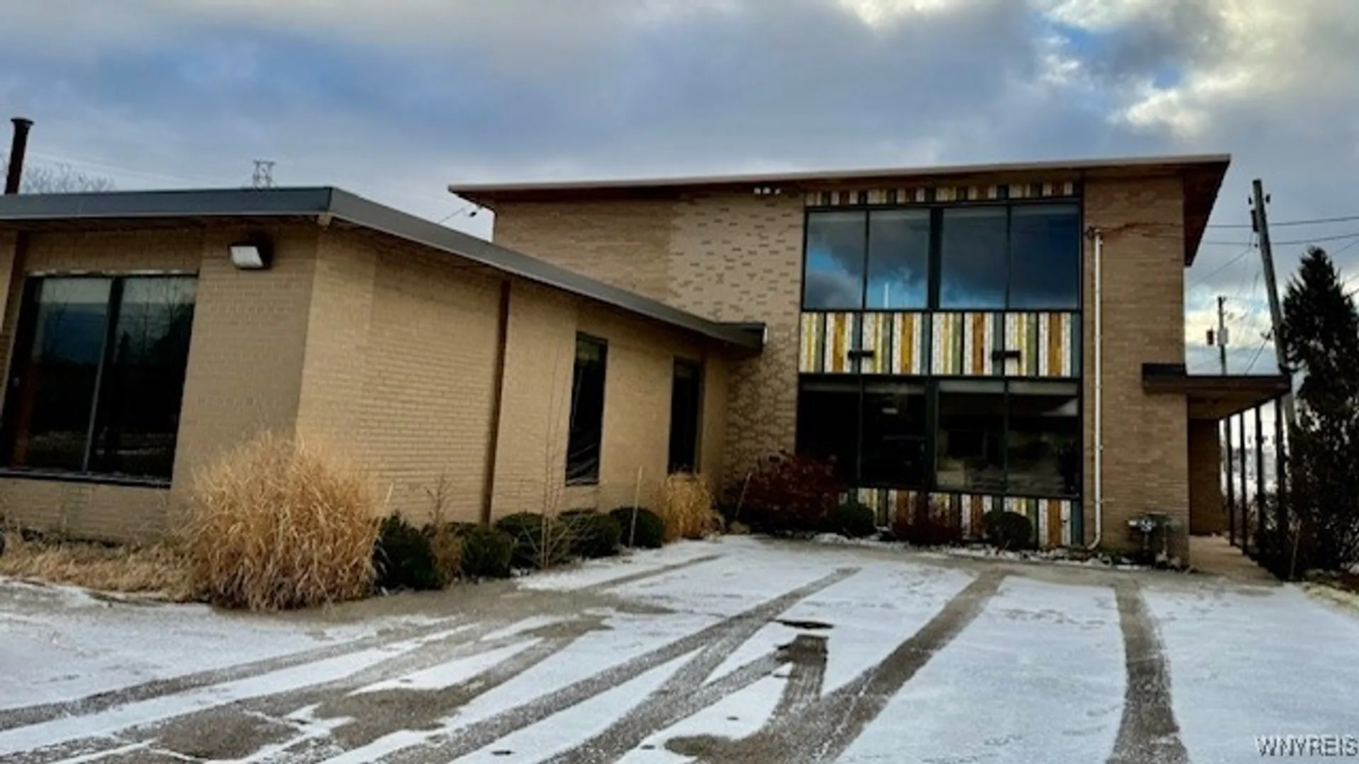 Property at 3925 Hyde Park Boulevard, Niagara, NY 14305 3