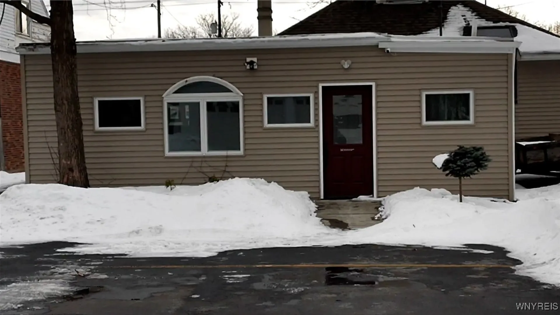 Property at 3922 Seneca Street, West Seneca, NY 14224 3