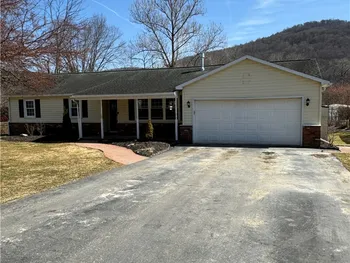 Property at 7 Neil Drive, Bradford Town, PA 16701