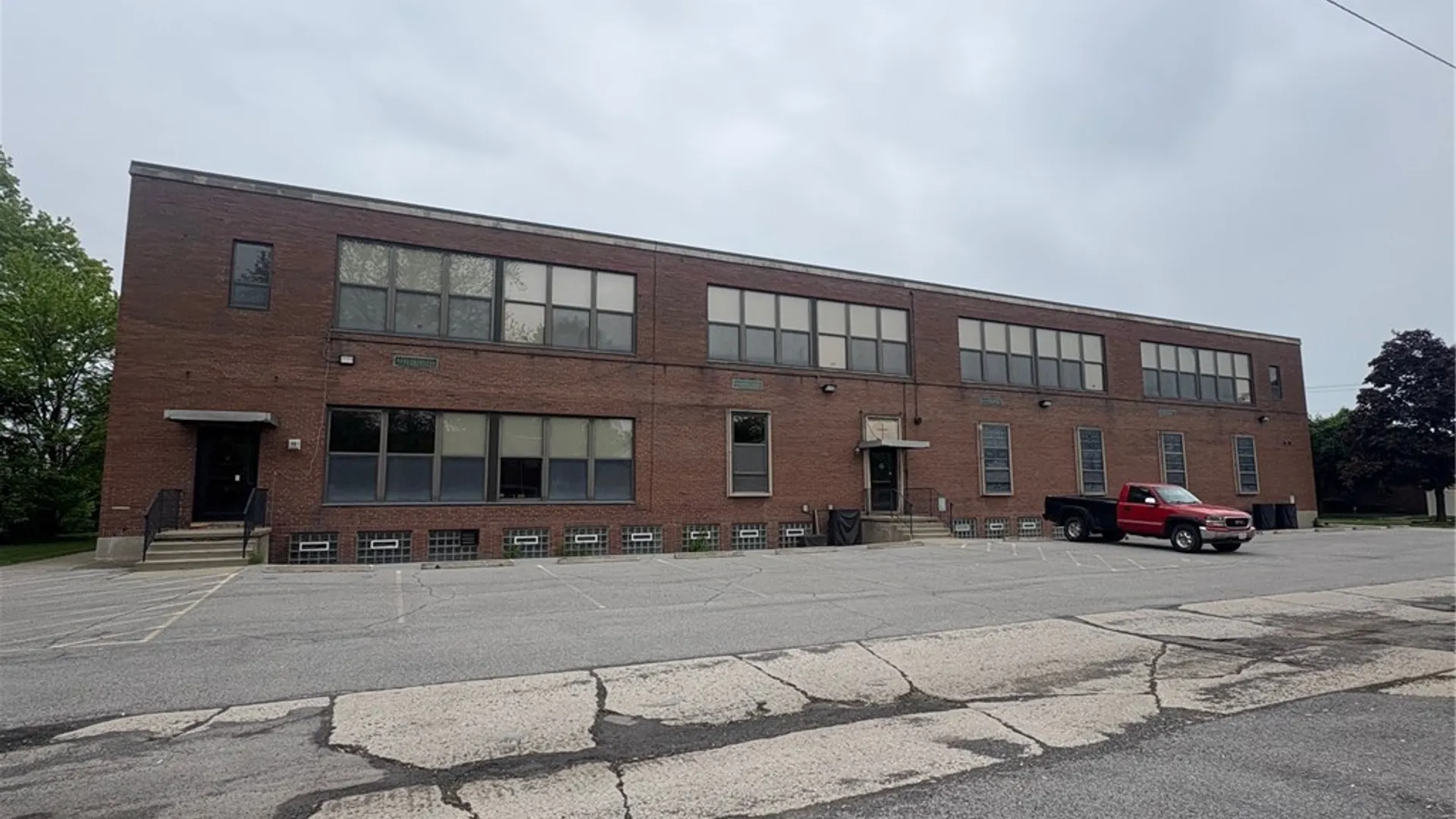 Property at 2499 Independence Avenue, Niagara Falls, NY 14301 2