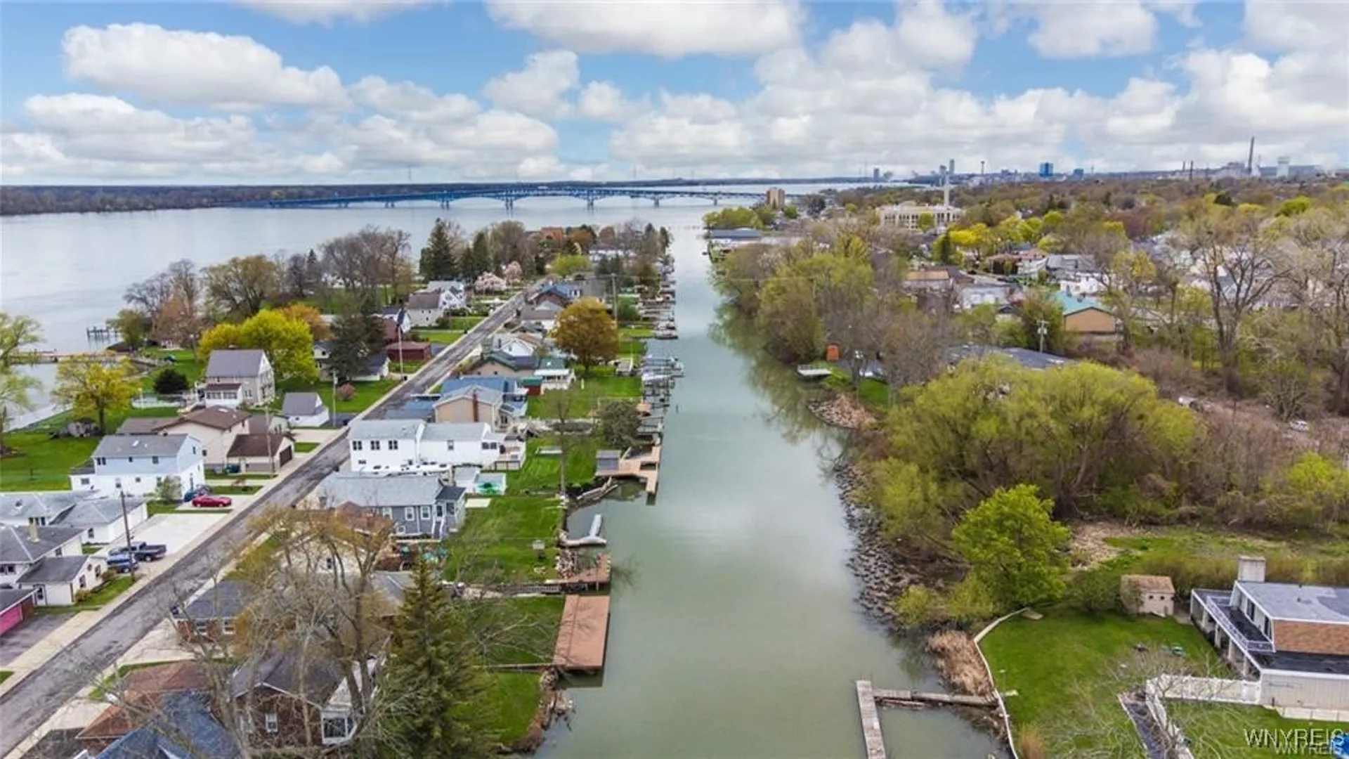 Property at 8217 Valle Drive, Niagara Falls, NY 14304 4