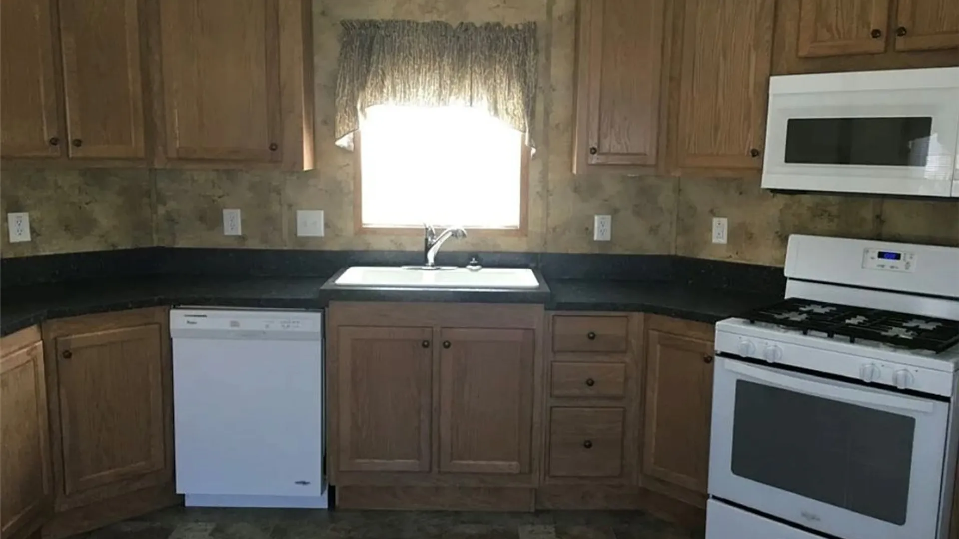 Property at 109B Elmhurst, Lockport Town, NY 14094 10