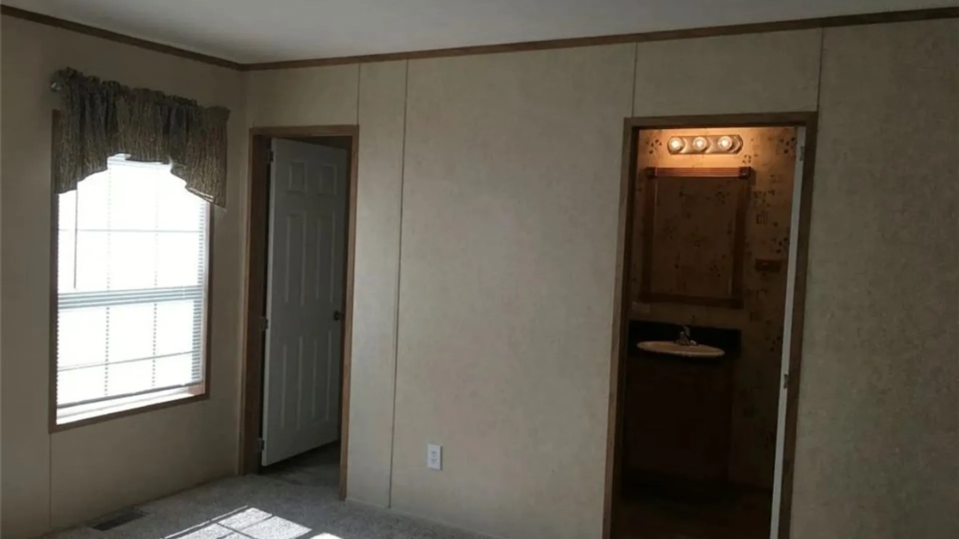 Property at 109B Elmhurst, Lockport Town, NY 14094 14