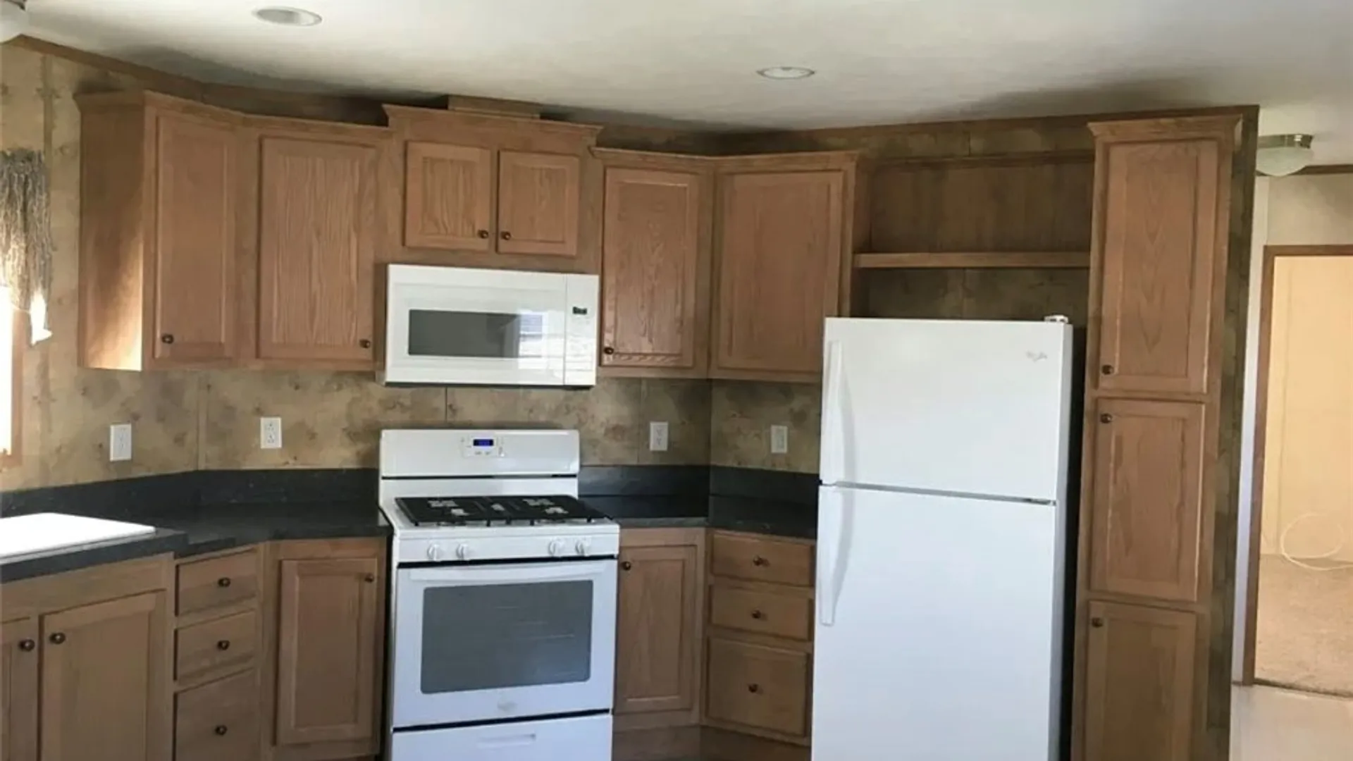 Property at 109B Elmhurst, Lockport Town, NY 14094 9