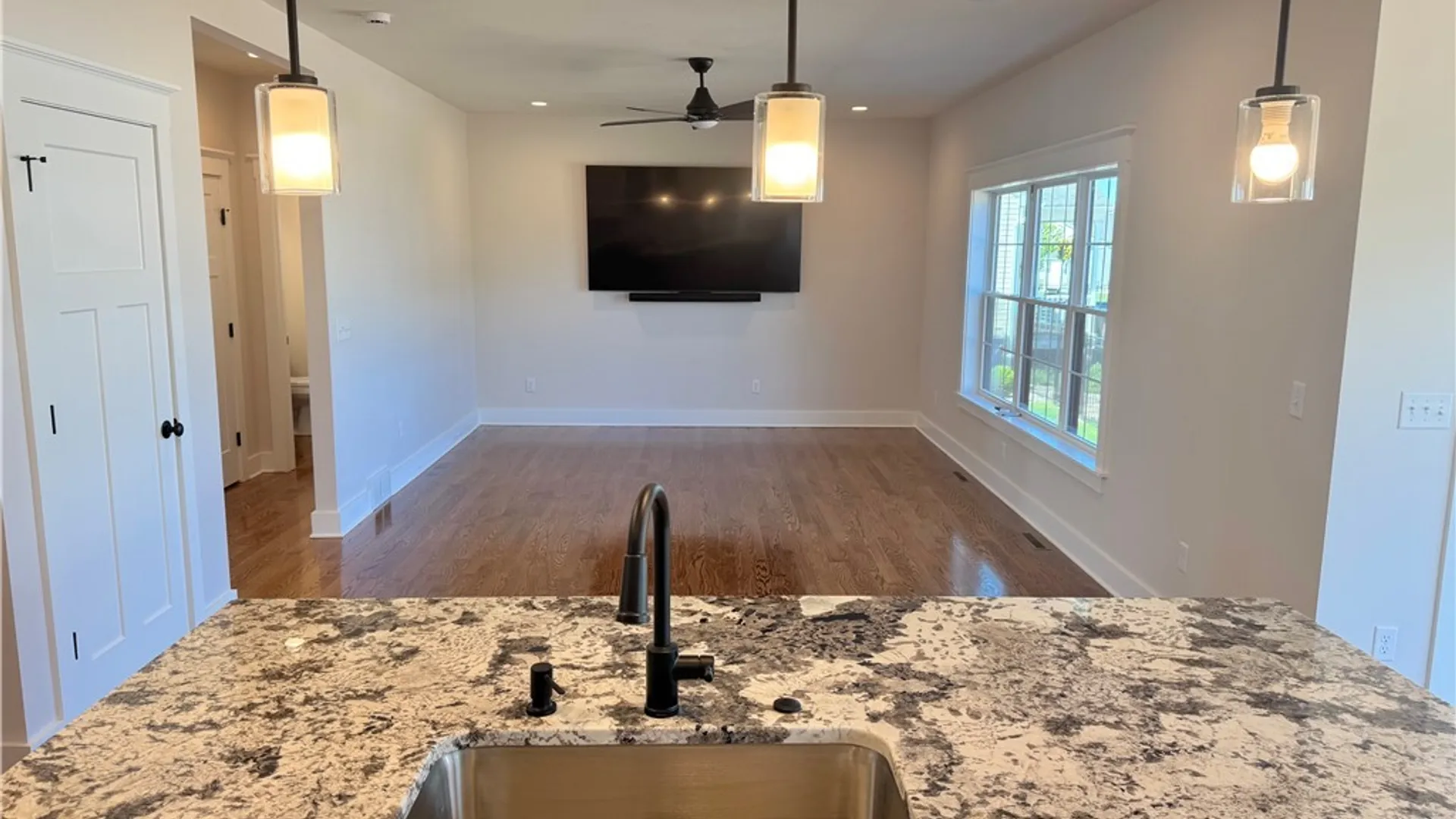 Property at 8546 Angus Path, Cicero, NY 13039 14
