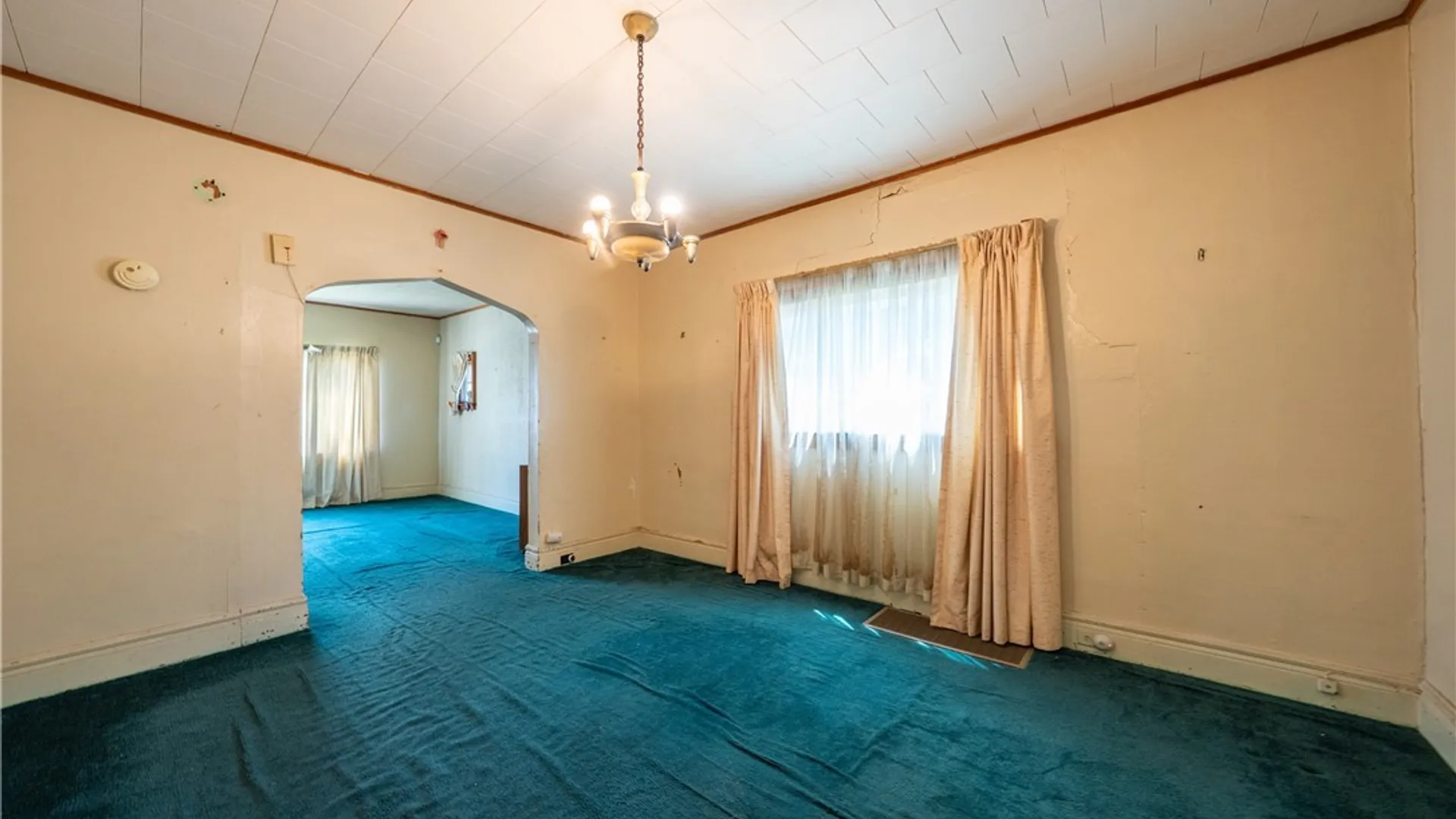 Property at 4 Regina Place, Buffalo, NY 14208 10