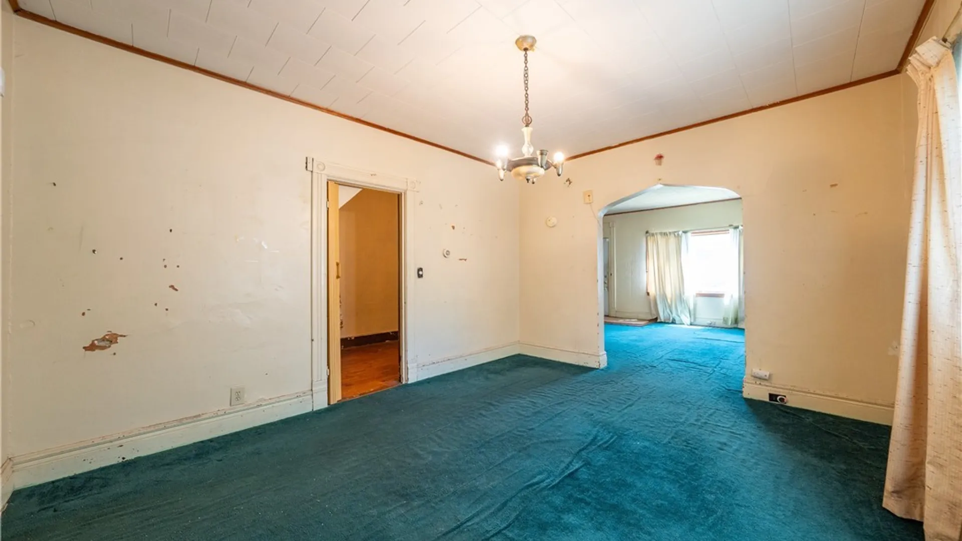Property at 4 Regina Place, Buffalo, NY 14208 12