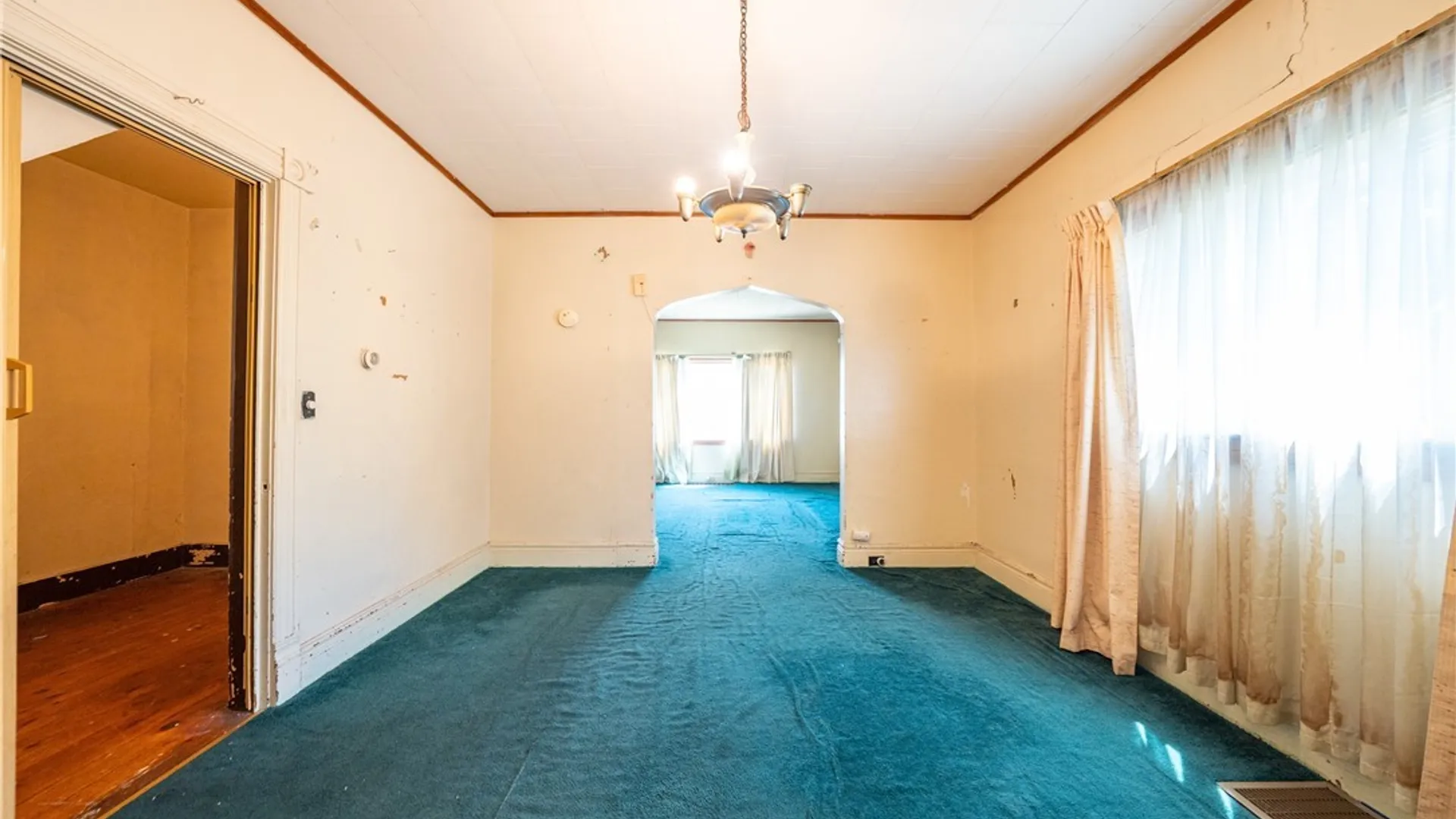 Property at 4 Regina Place, Buffalo, NY 14208 13