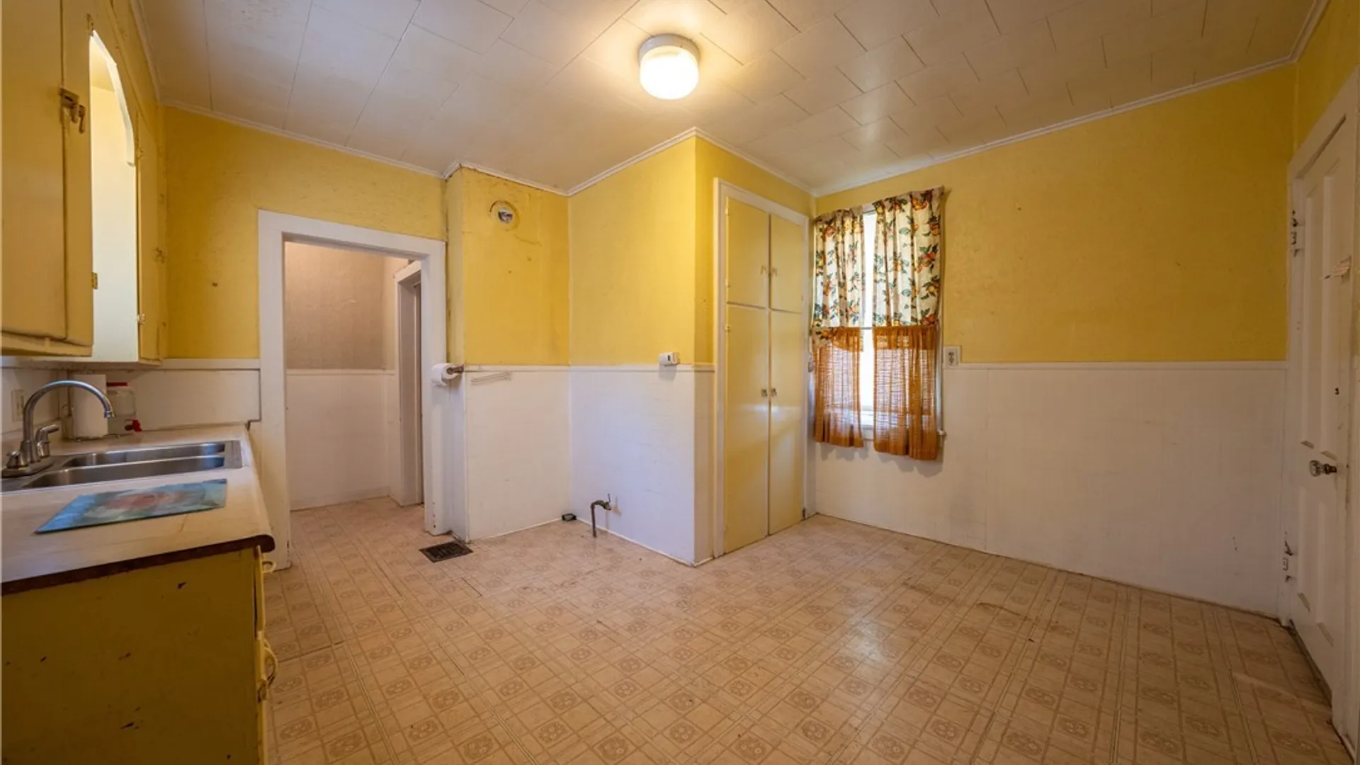 Property at 4 Regina Place, Buffalo, NY 14208 17