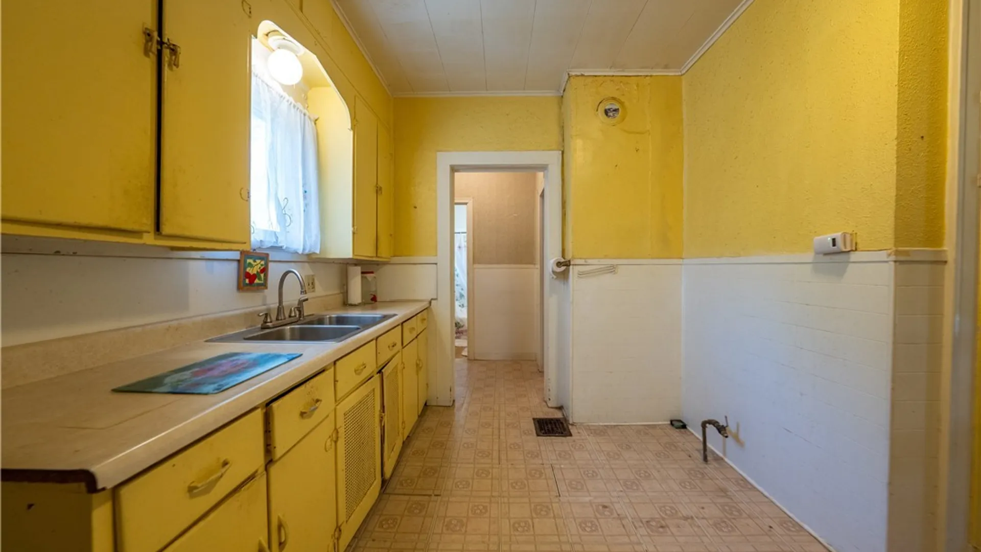 Property at 4 Regina Place, Buffalo, NY 14208 18