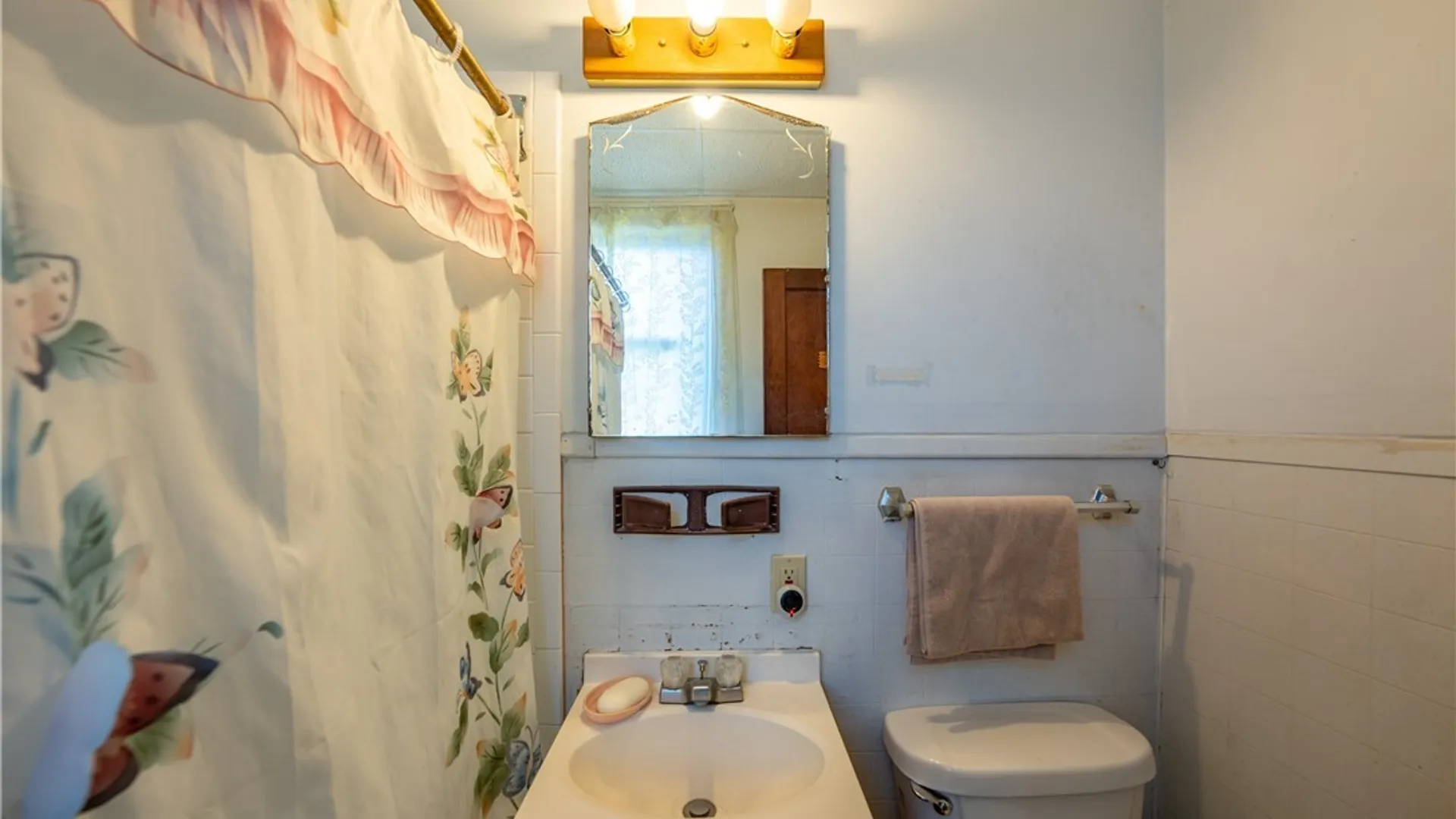 Property at 4 Regina Place, Buffalo, NY 14208 21