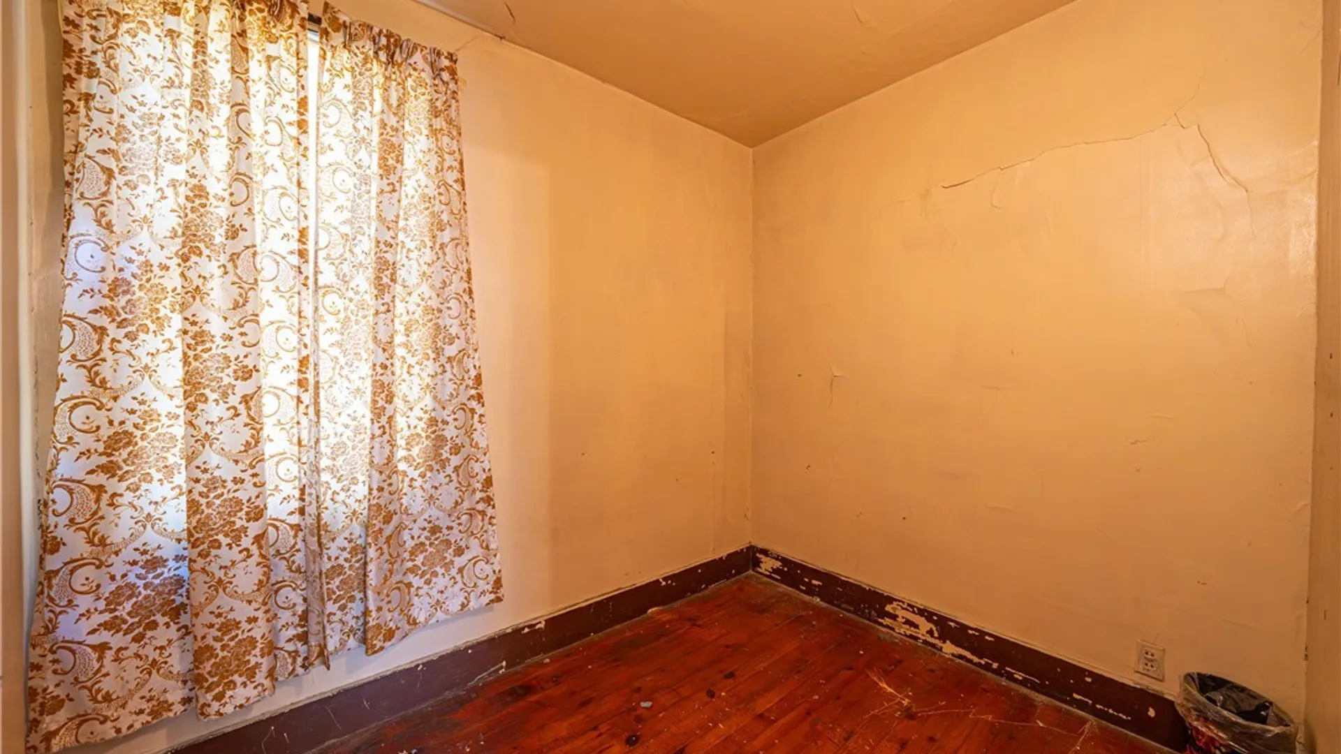 Property at 4 Regina Place, Buffalo, NY 14208 27