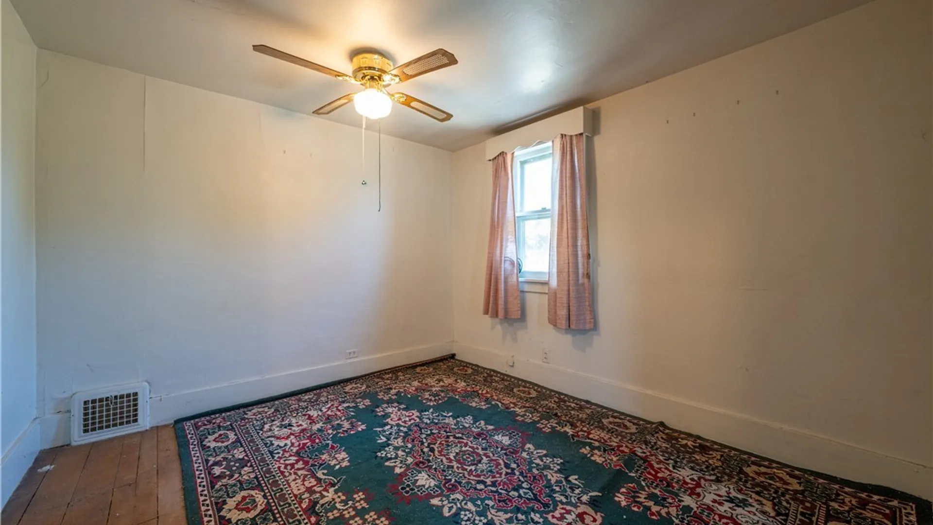 Property at 4 Regina Place, Buffalo, NY 14208 30