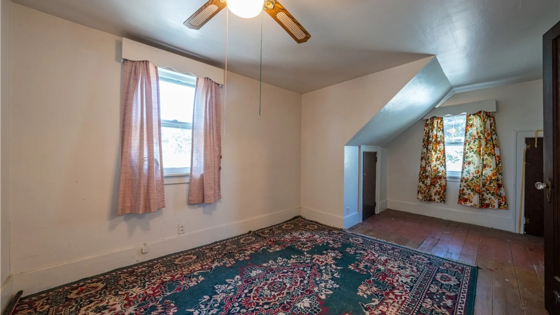 Property at 4 Regina Place, Buffalo, NY 14208 32