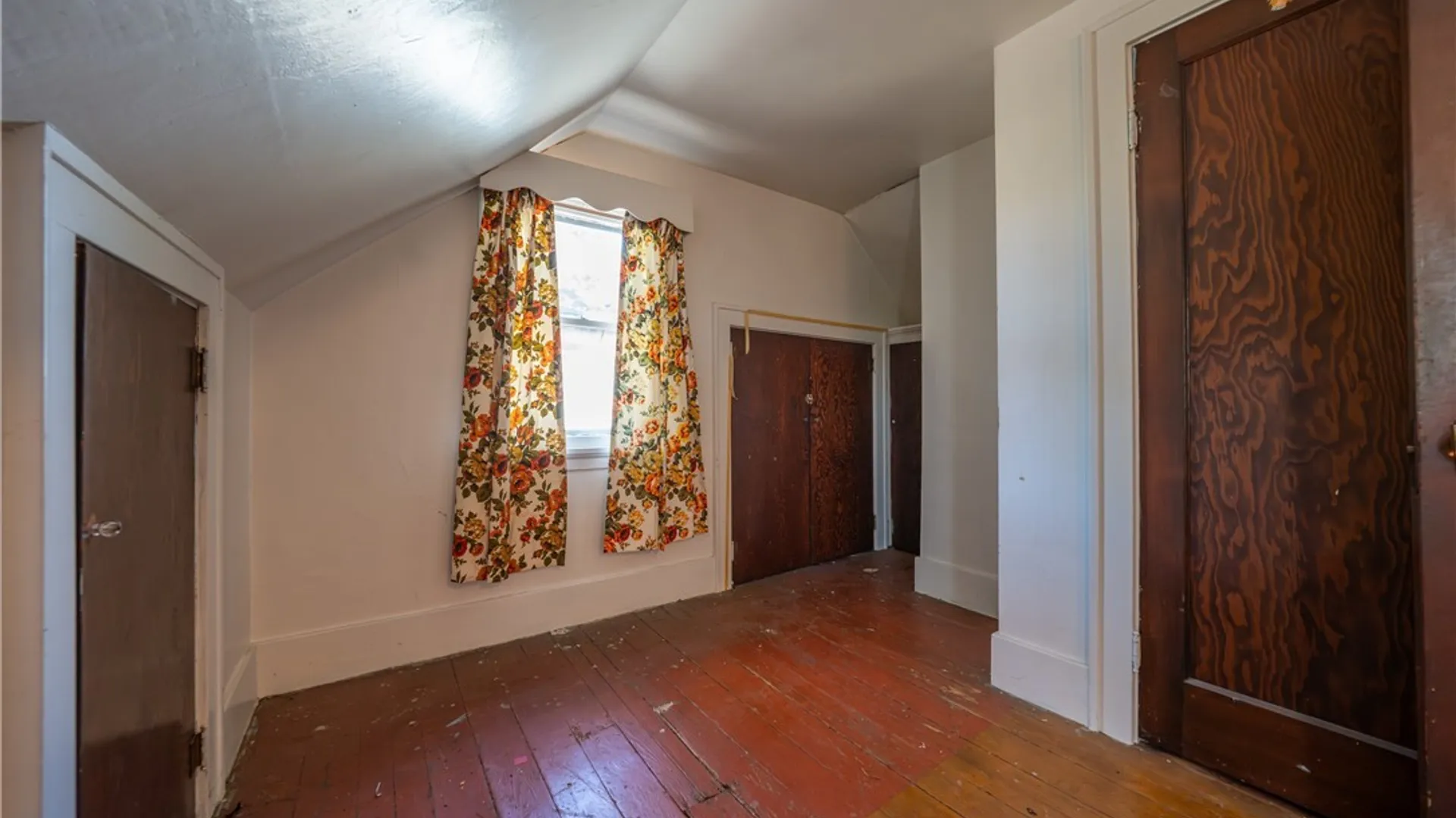 Property at 4 Regina Place, Buffalo, NY 14208 33