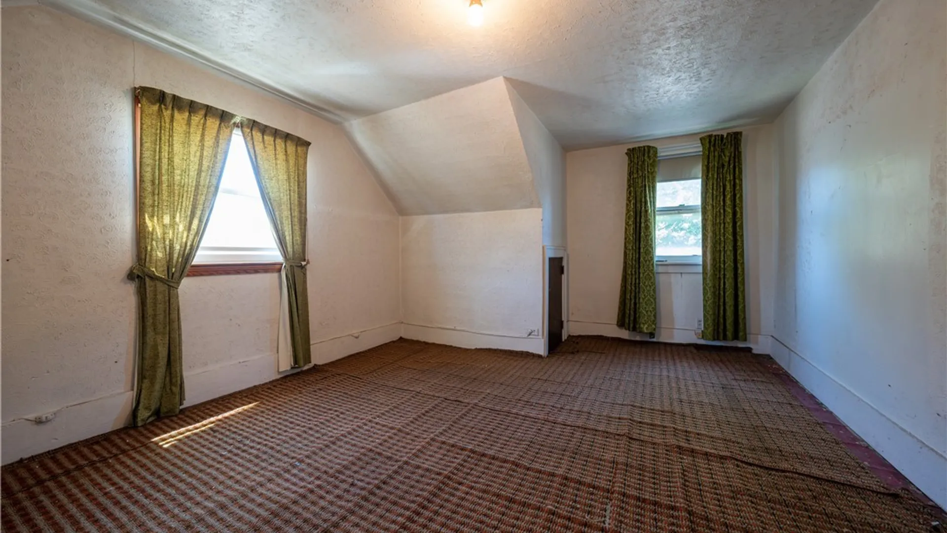 Property at 4 Regina Place, Buffalo, NY 14208 34