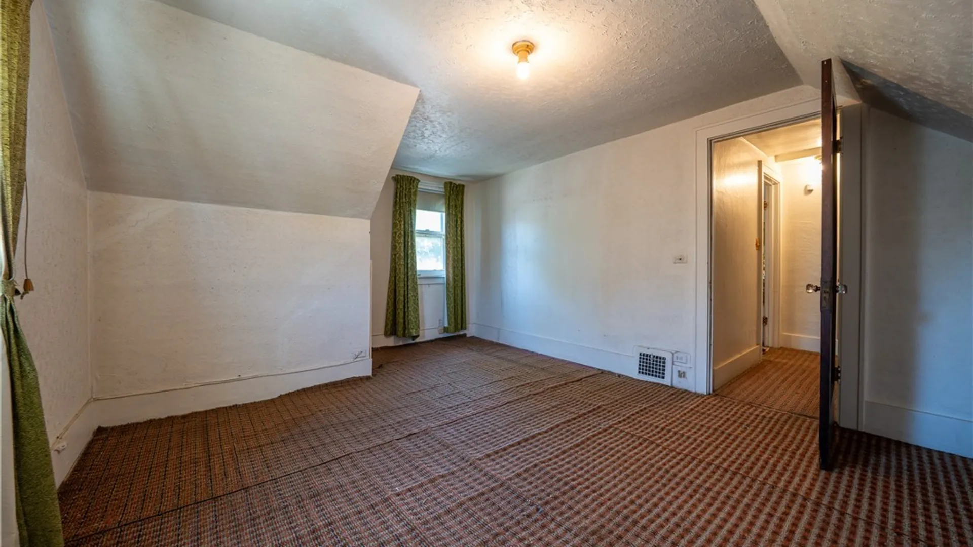 Property at 4 Regina Place, Buffalo, NY 14208 36