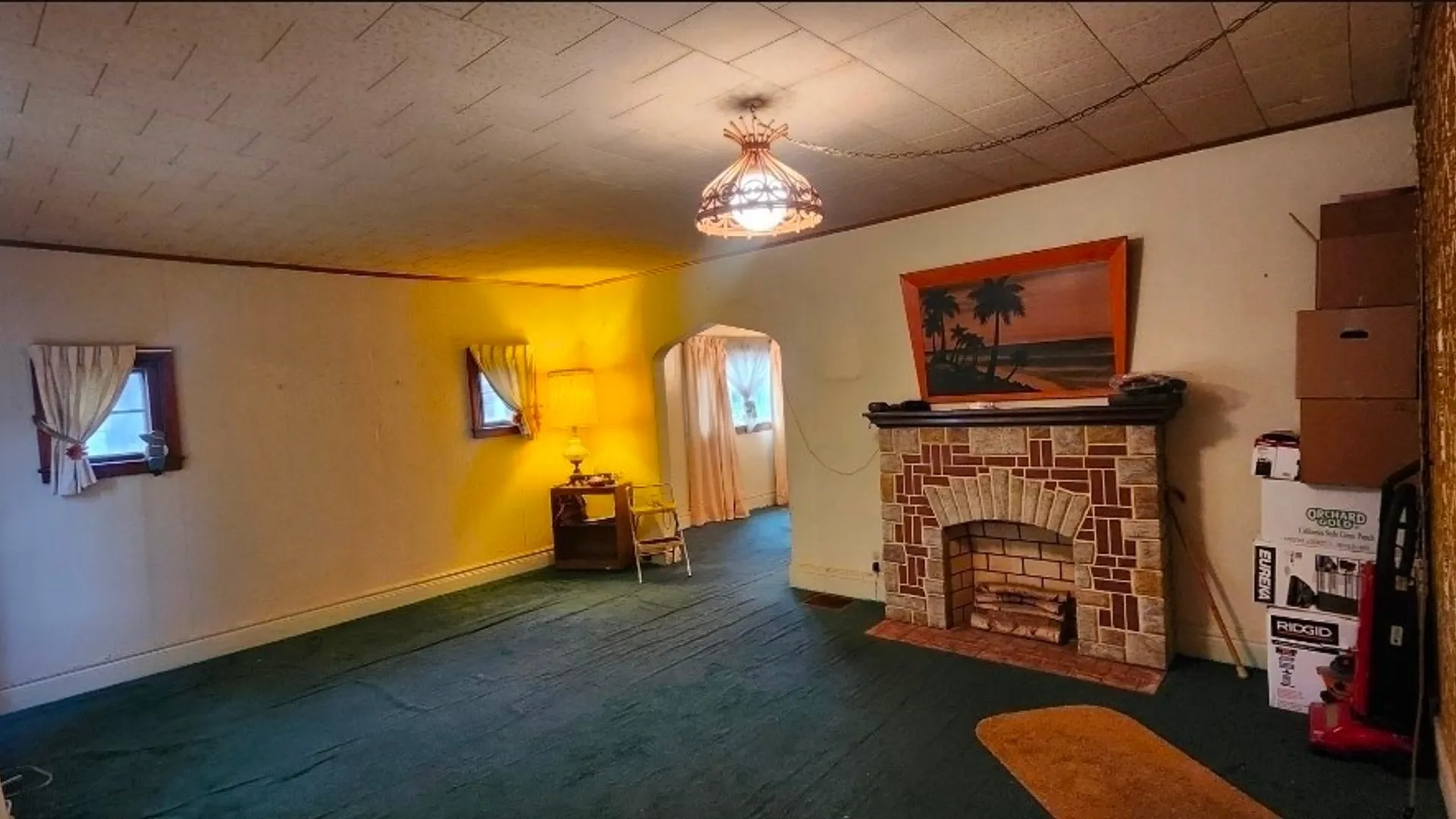 Property at 4 Regina Place, Buffalo, NY 14208 5