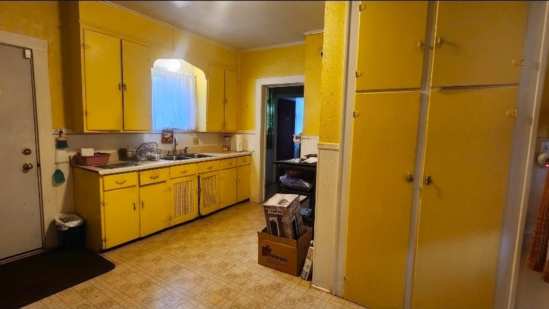 Property at 4 Regina Place, Buffalo, NY 14208 7