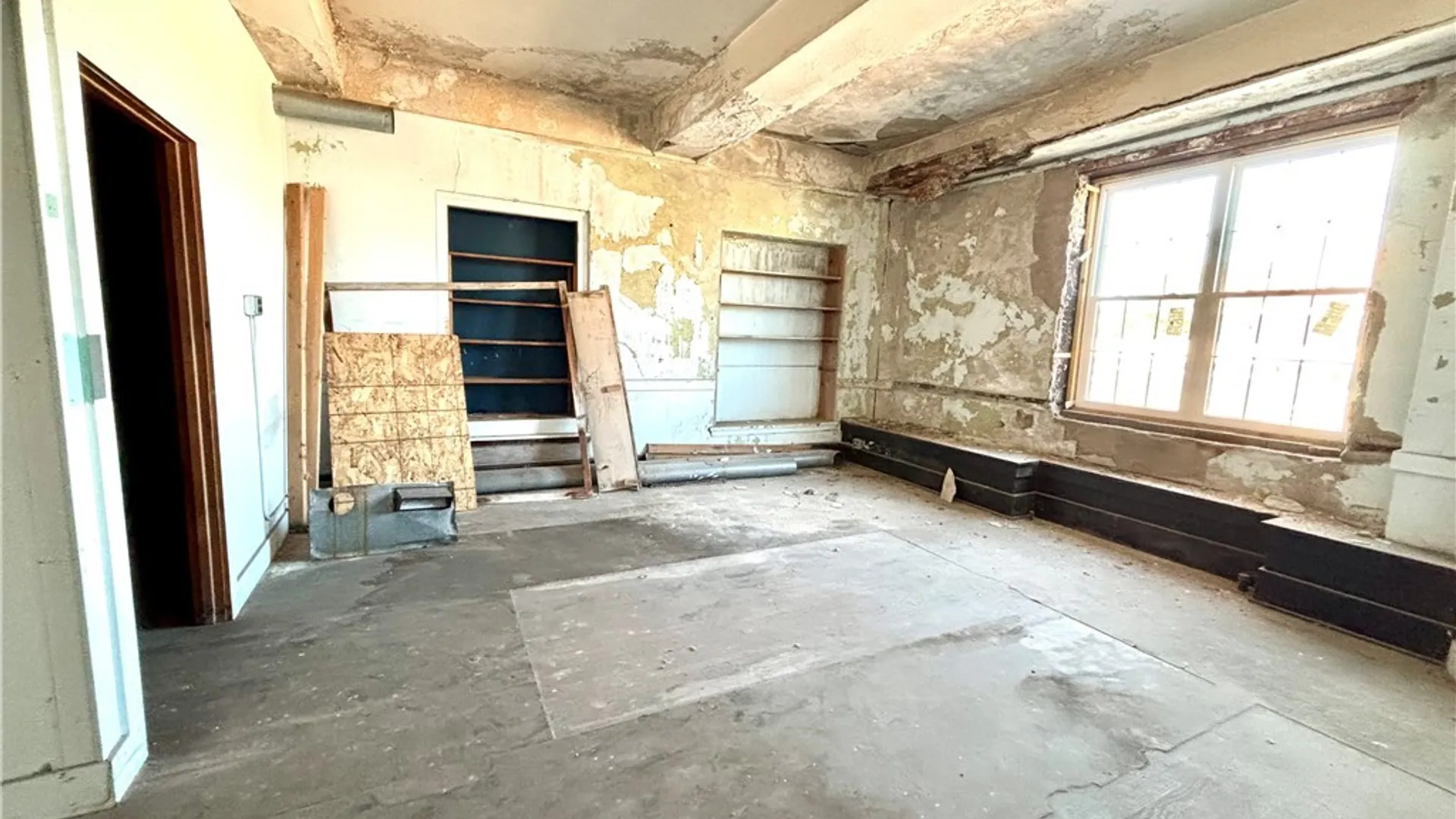 Property at 10 South Street, Auburn, NY 13021 14