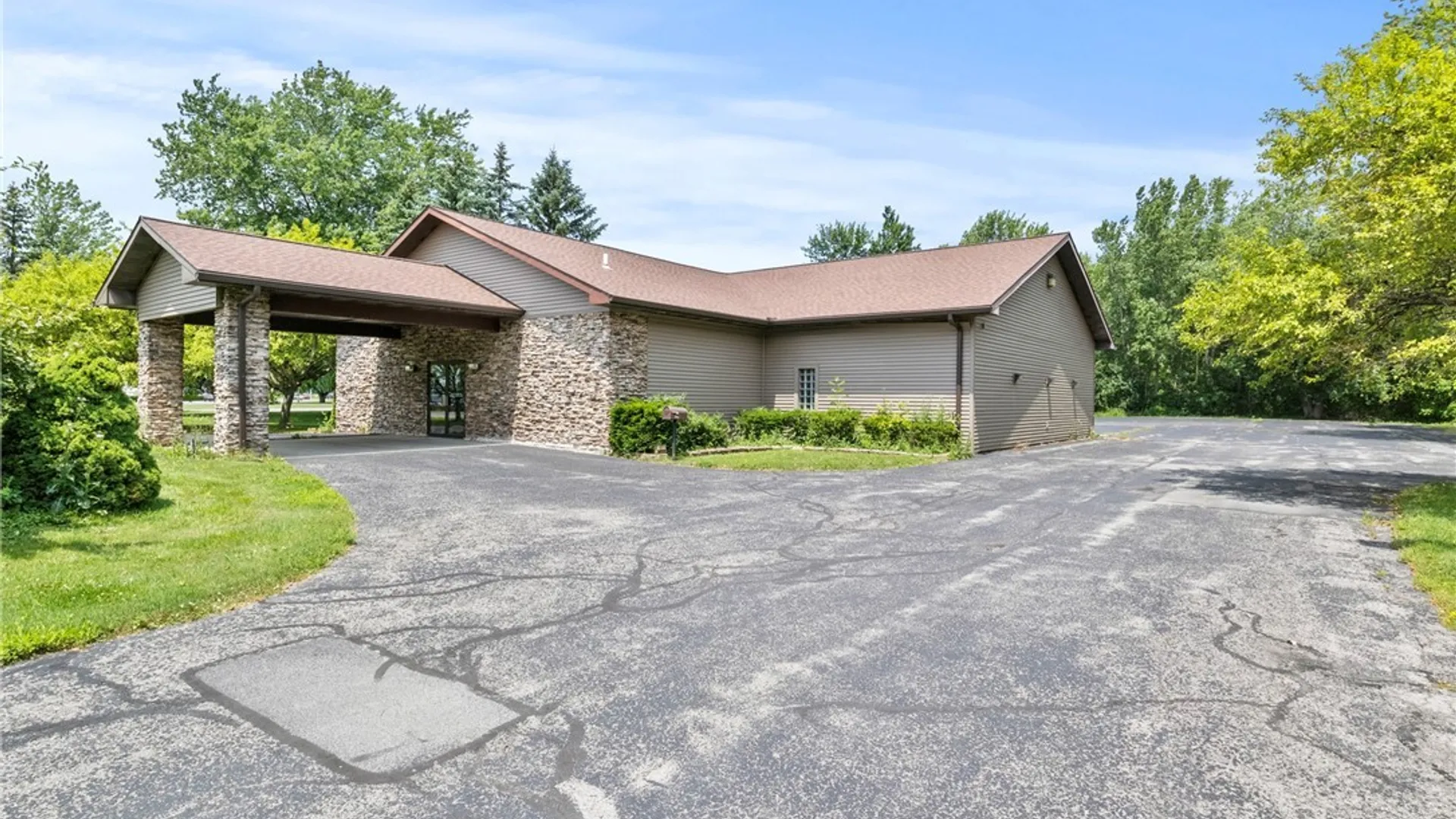 Property at 2099 River Road, Wheatfield, NY 14304 3