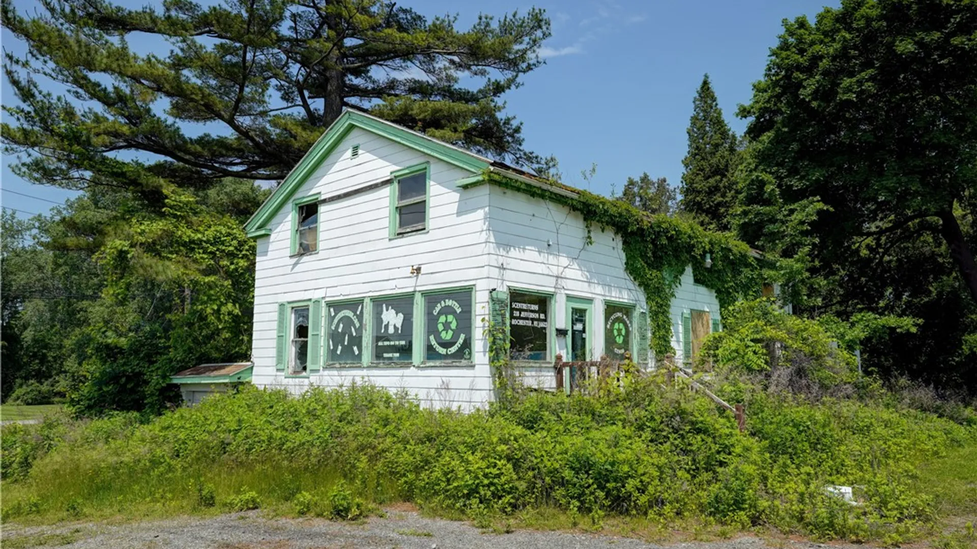 Property at 218 Jefferson Road, Brighton, NY 14623 11