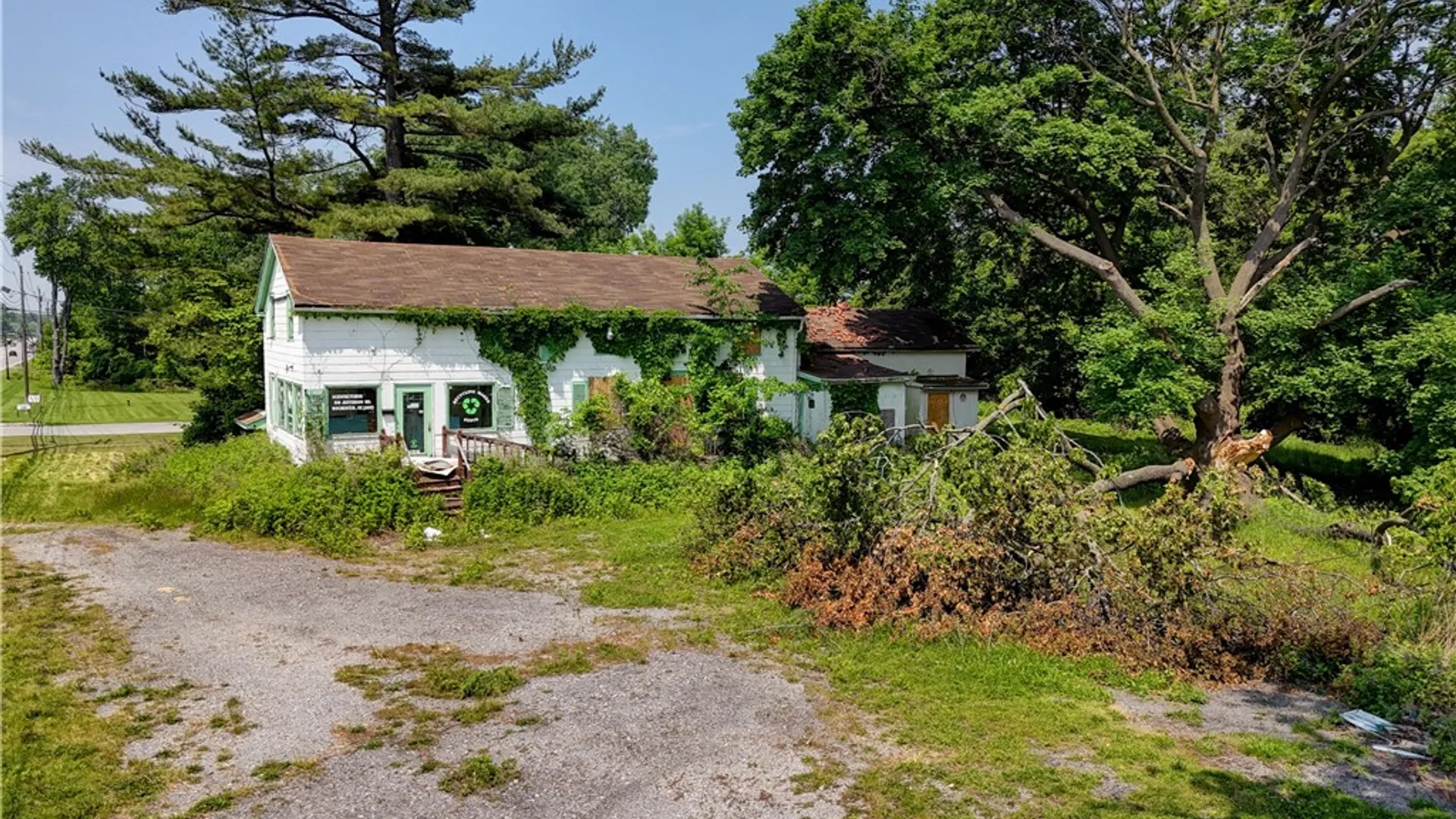 Property at 218 Jefferson Road, Brighton, NY 14623 12