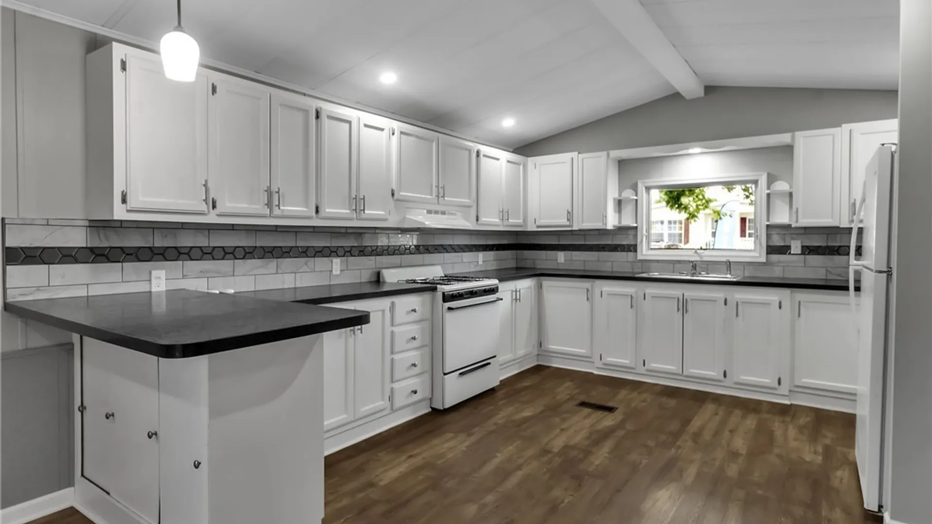 Property at 383 Birchwood Drive, Lockport Town, NY 14094 10