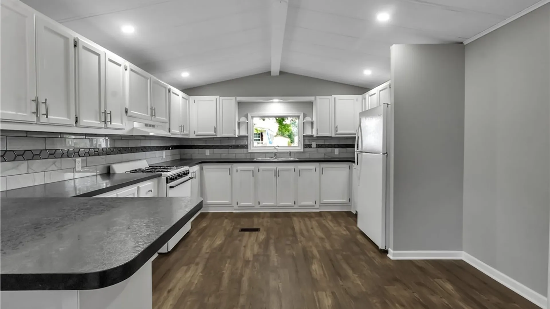 Property at 383 Birchwood Drive, Lockport Town, NY 14094 11