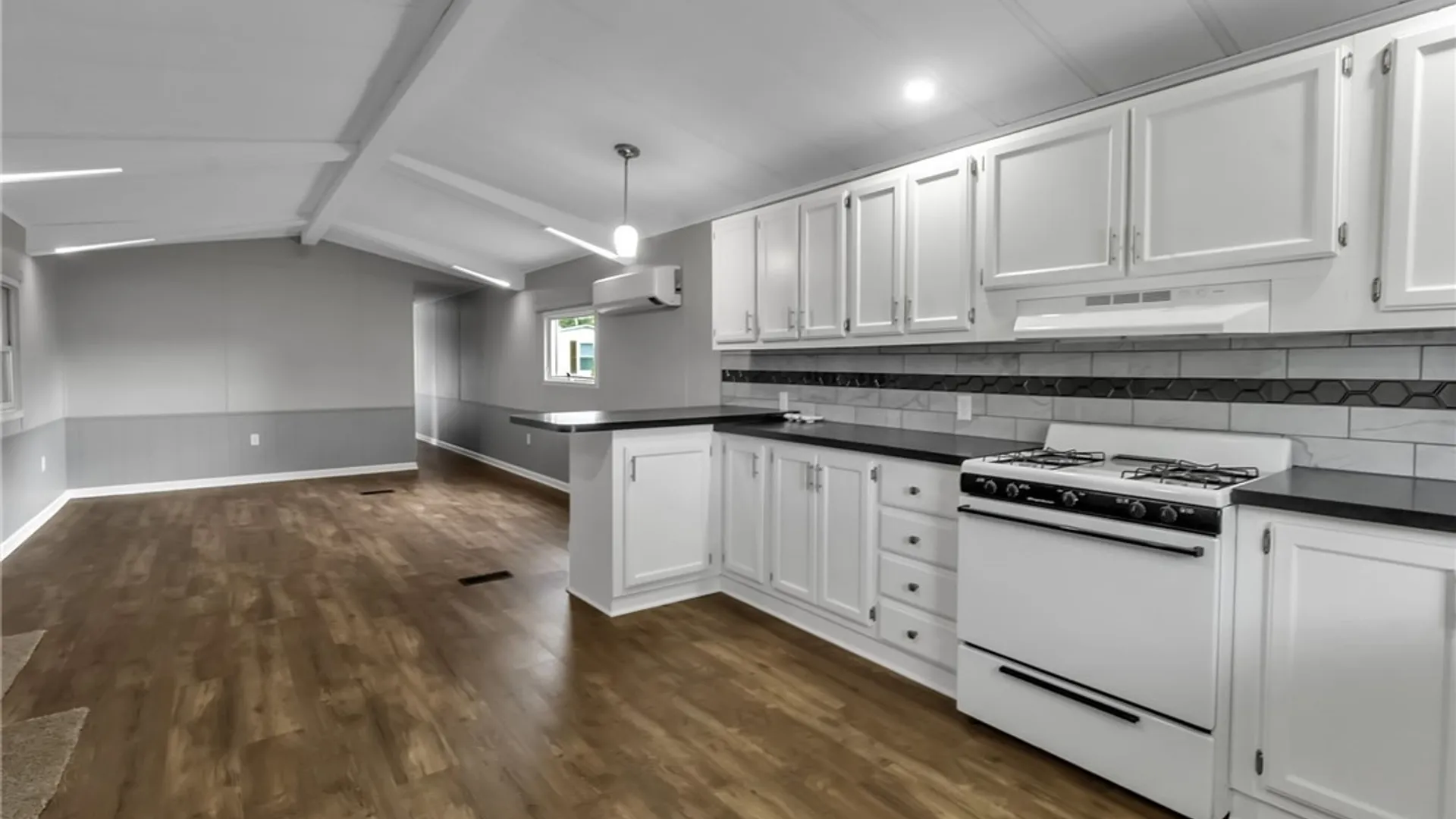 Property at 383 Birchwood Drive, Lockport Town, NY 14094 12