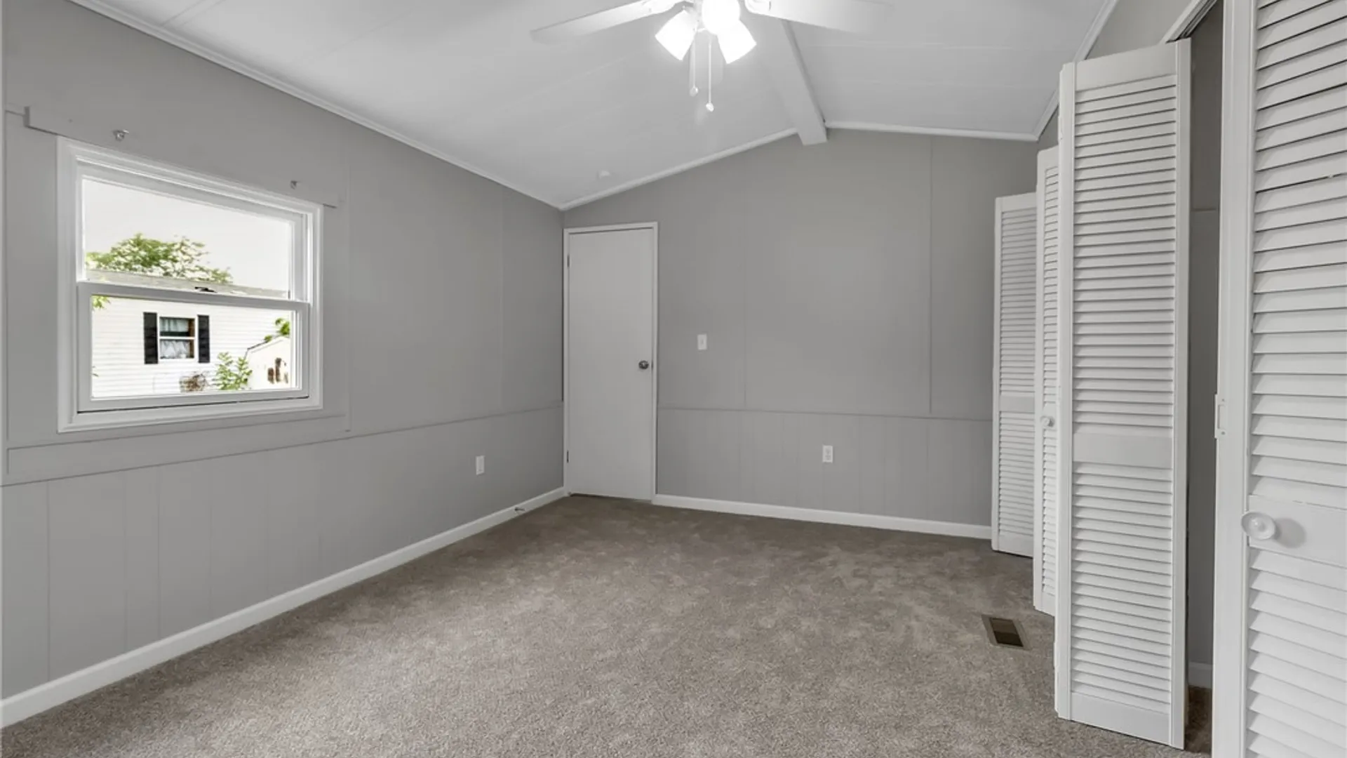 Property at 383 Birchwood Drive, Lockport Town, NY 14094 16