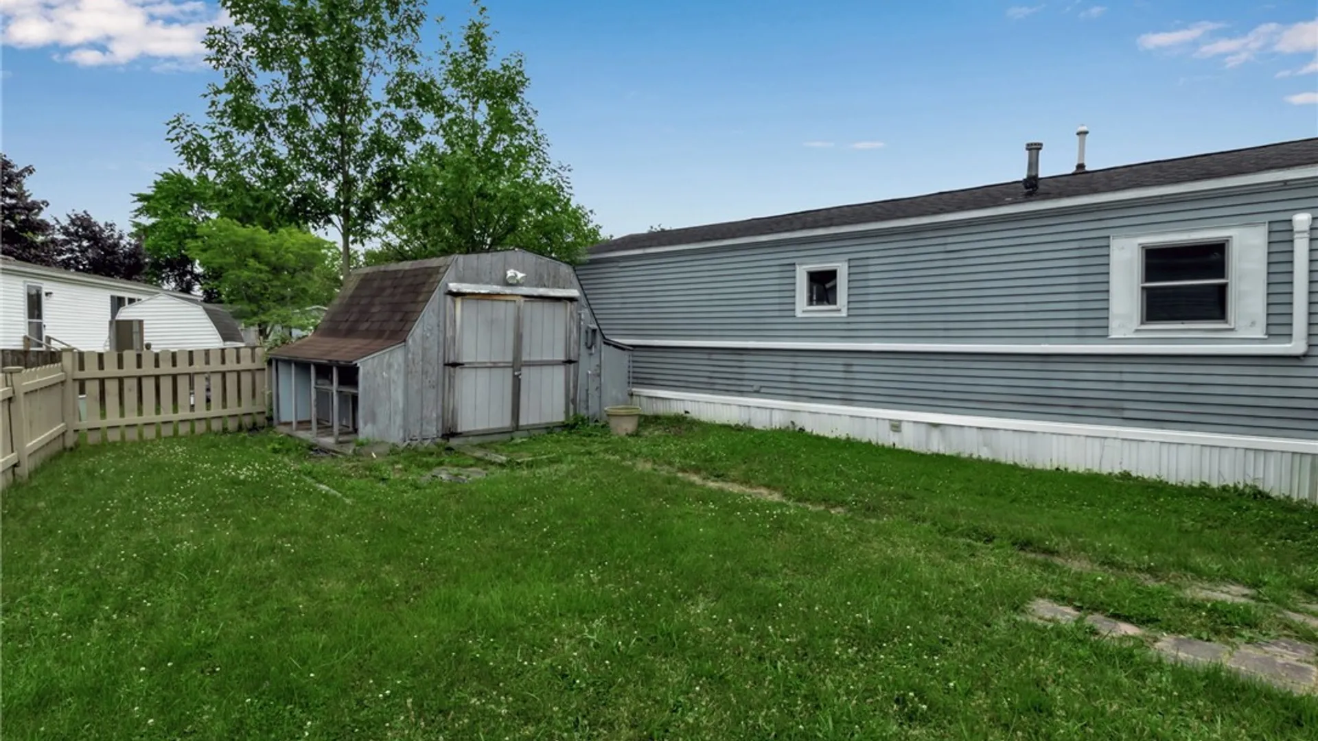 Property at 383 Birchwood Drive, Lockport Town, NY 14094 3