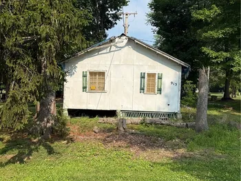 Property at 913 Vinecliff Street, Carlton, NY 14571