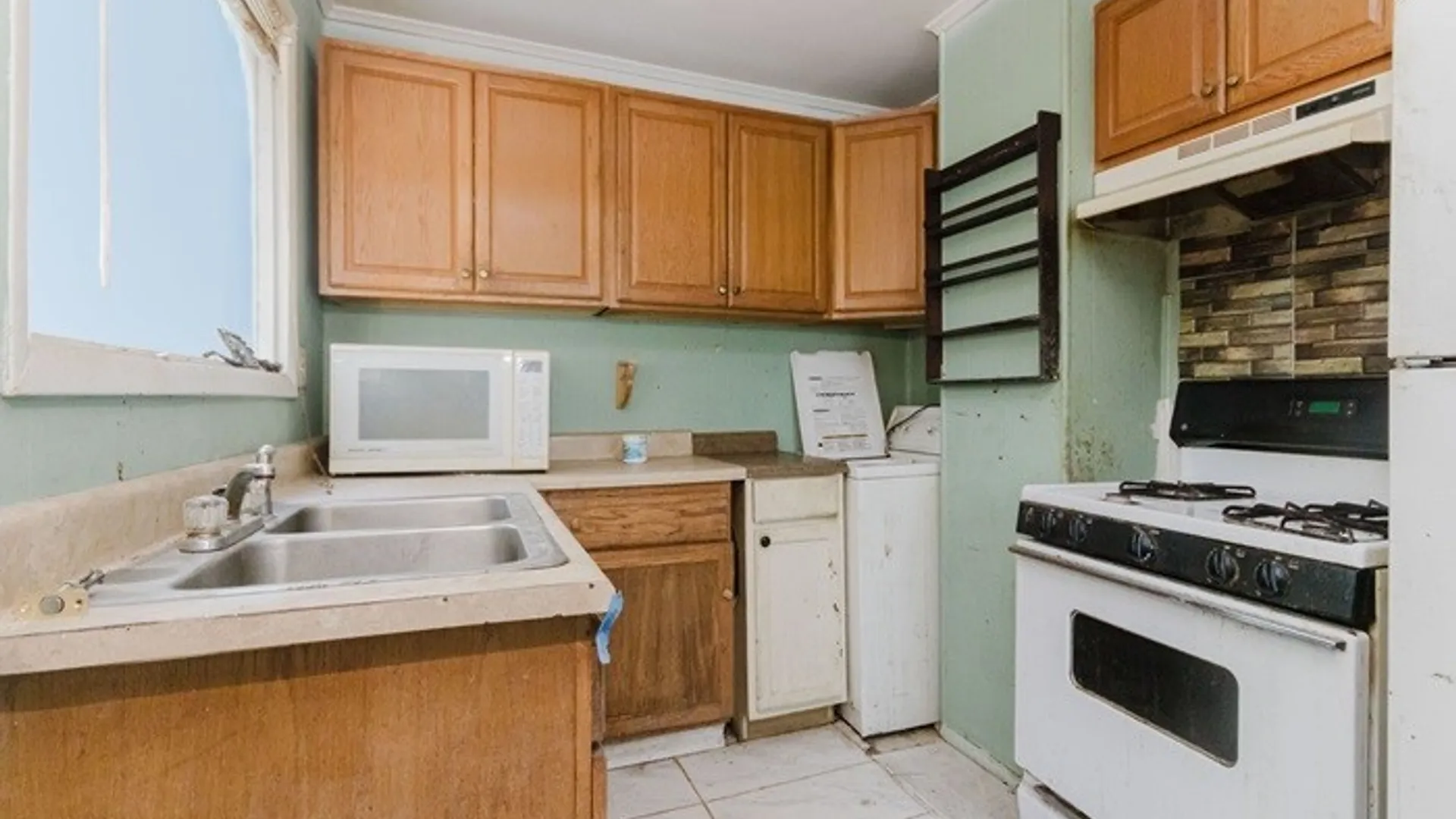 Property at 18 Hillside Place, Lloyd, NY 12528 15