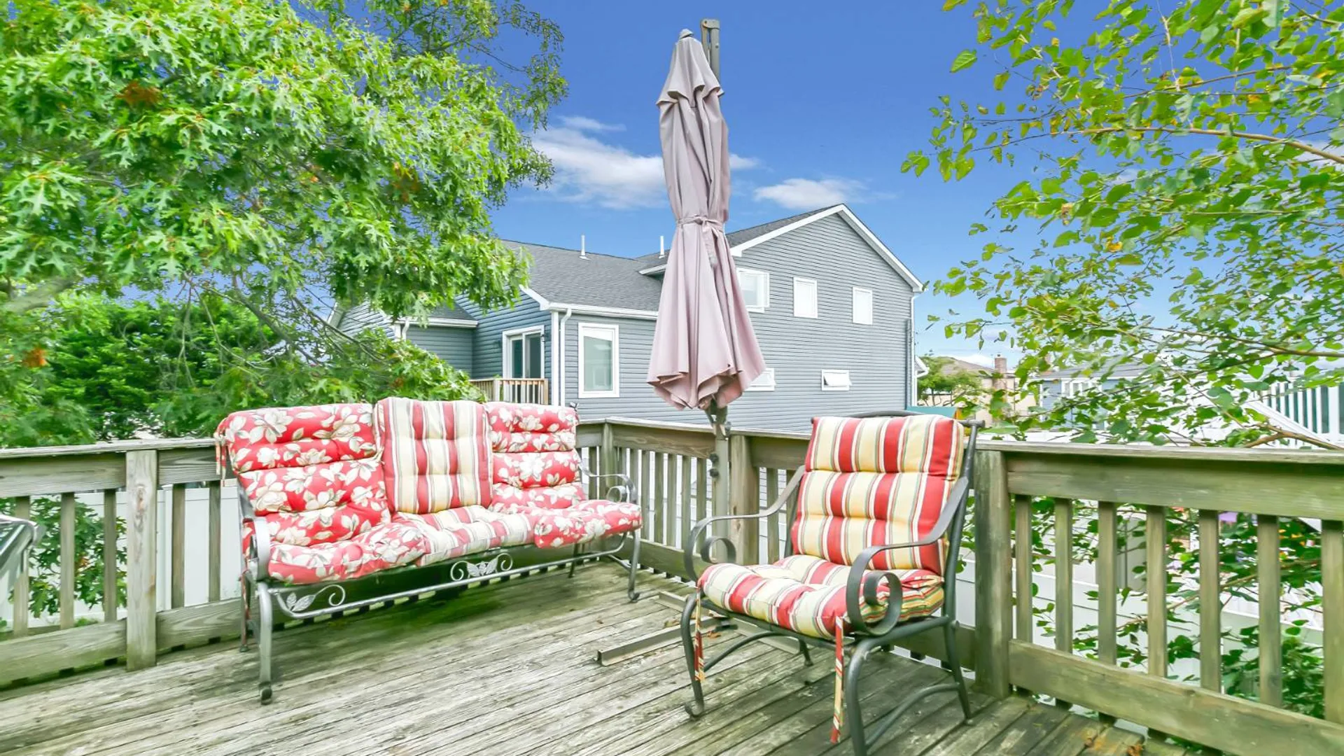Property at 584 Yale St, Oceanside, NY 11572 12