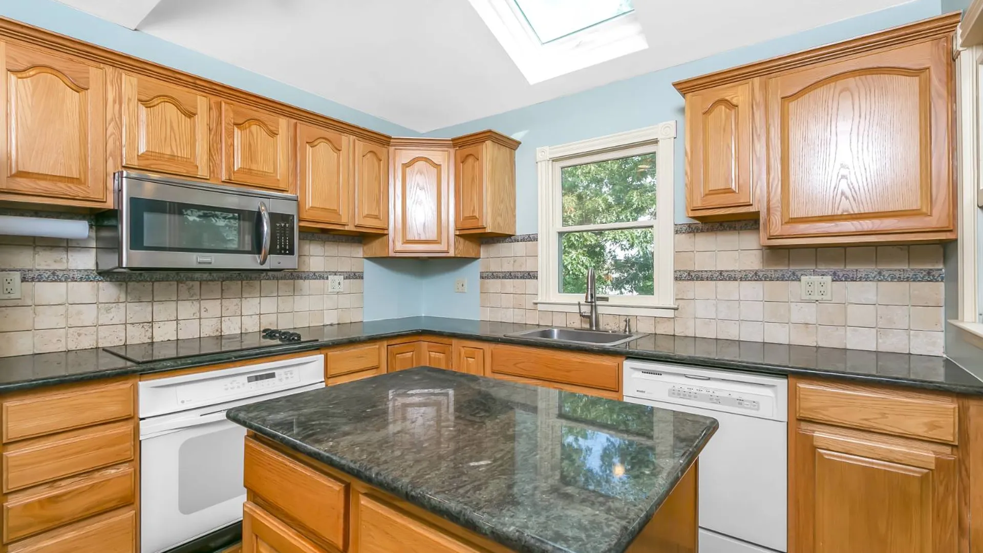 Property at 584 Yale St, Oceanside, NY 11572 3