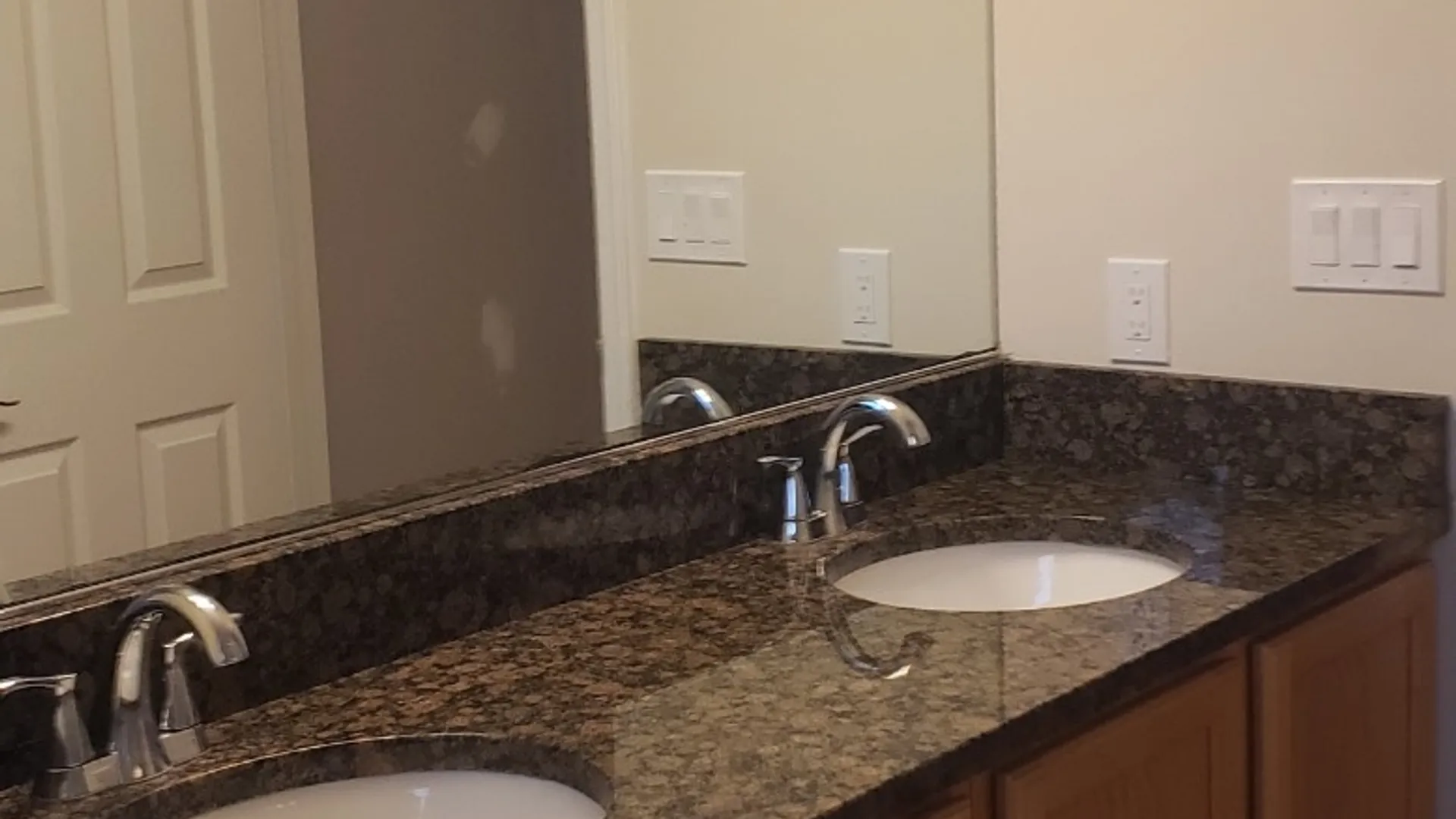 Property at 11 Mark Twain Lane, E. Setauket, NY 11733 19