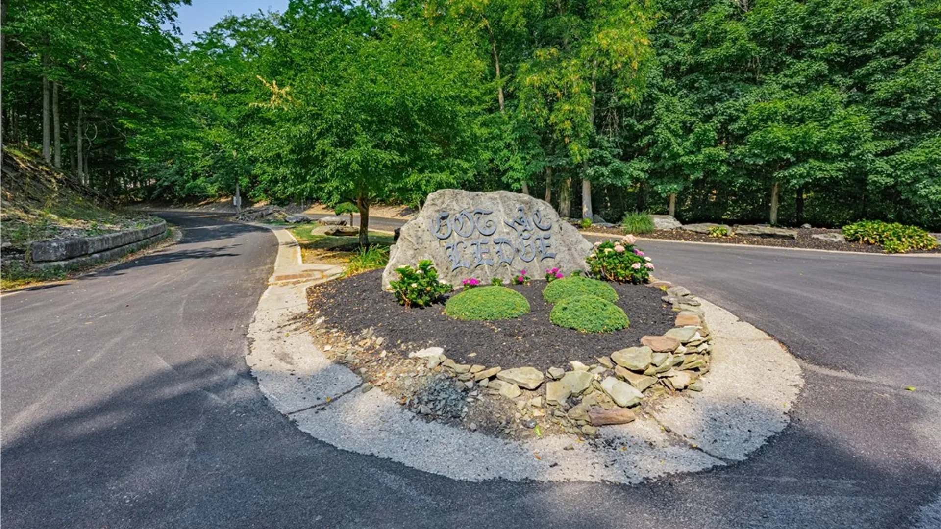 Property at 17 Gothic Ledge, Lockport Town, NY 14094 2