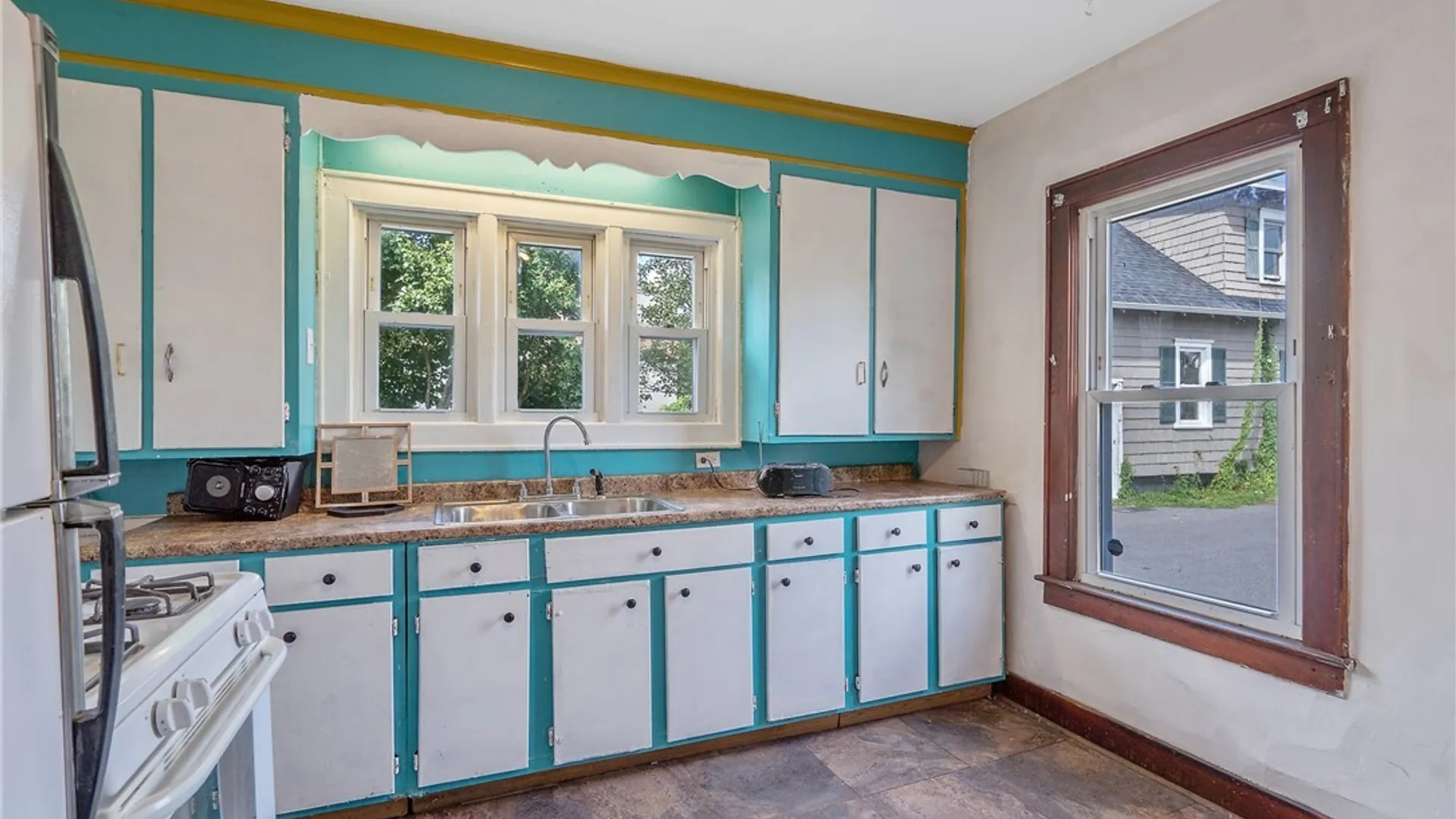 Property at 518 Brighton Ave, Syracuse, NY 13210 4