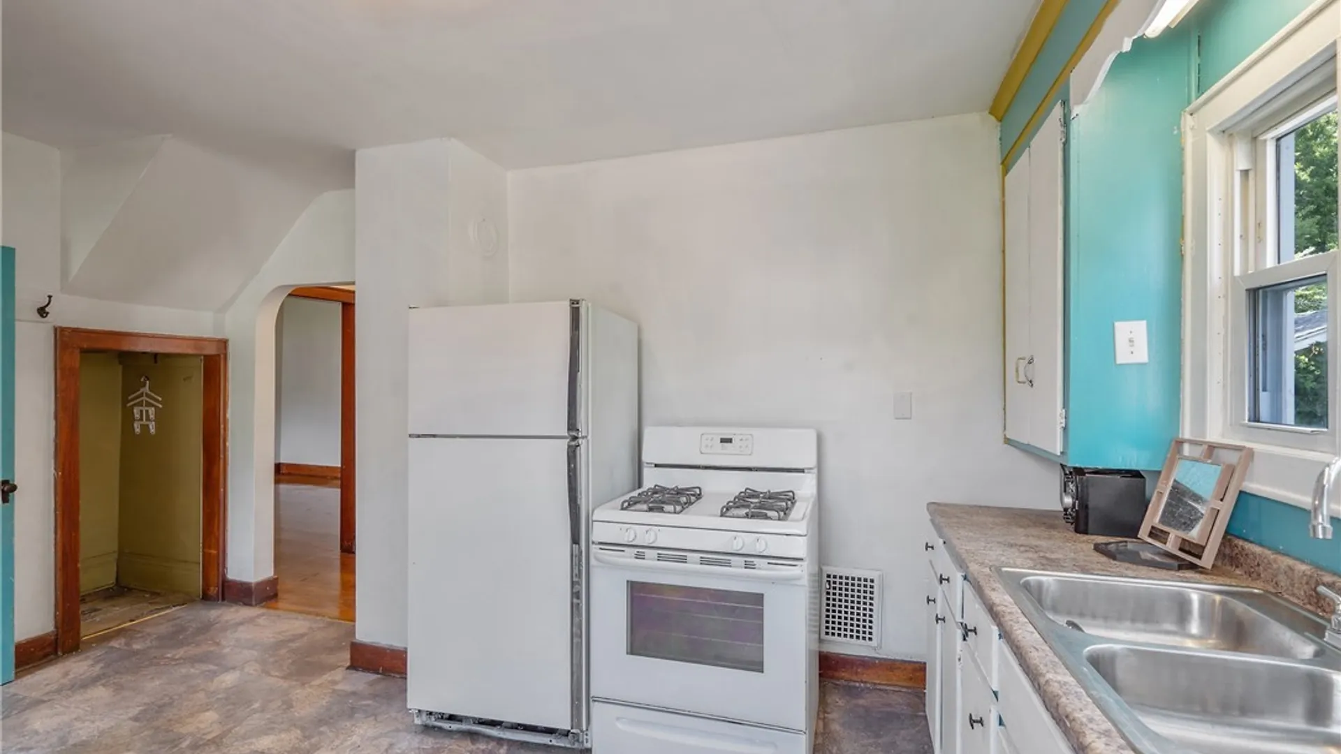 Property at 518 Brighton Ave, Syracuse, NY 13210 5